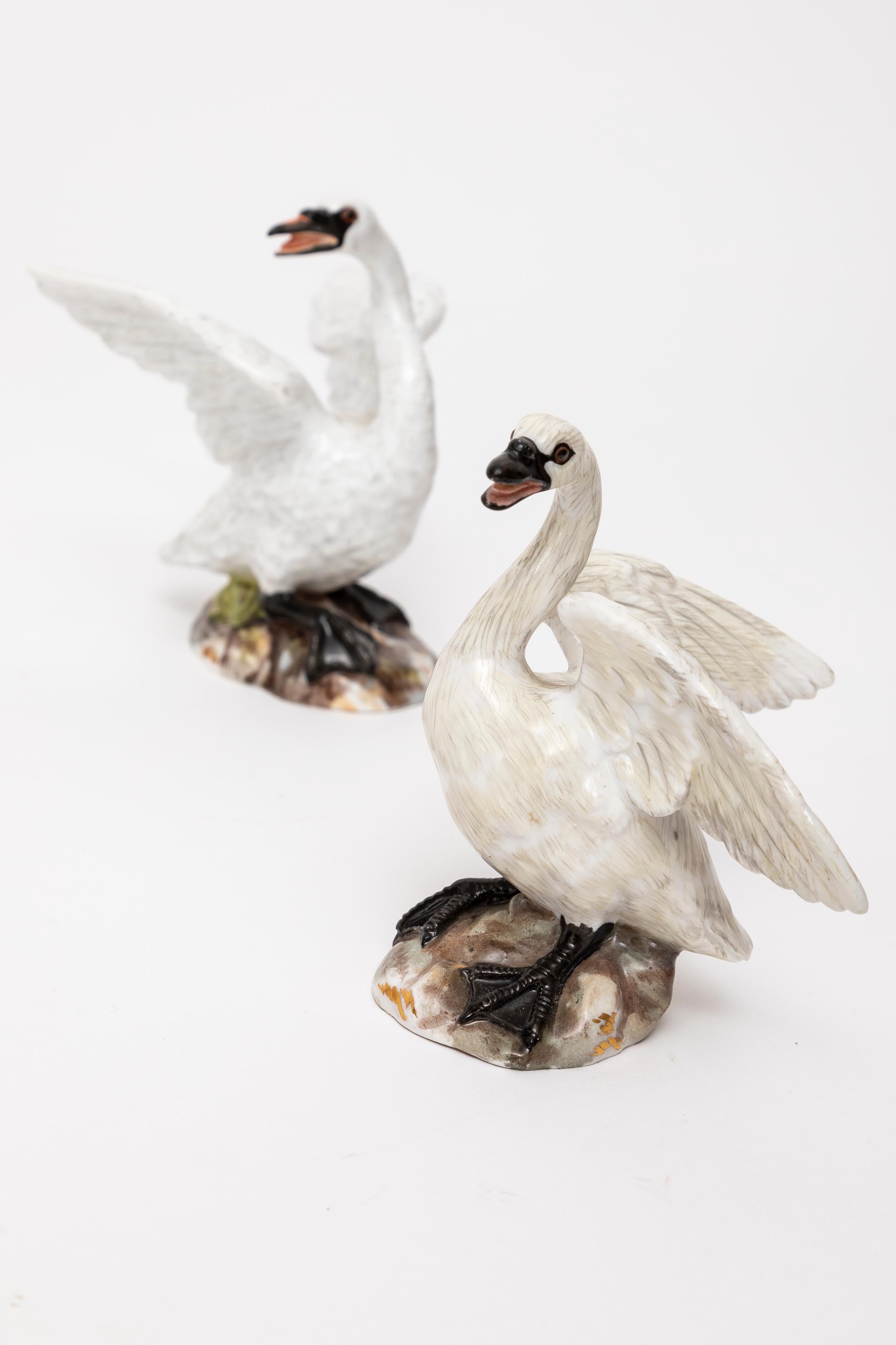 A Pair of Early 19th Century Meissen Porcelain Figures of Swans For Sale 1