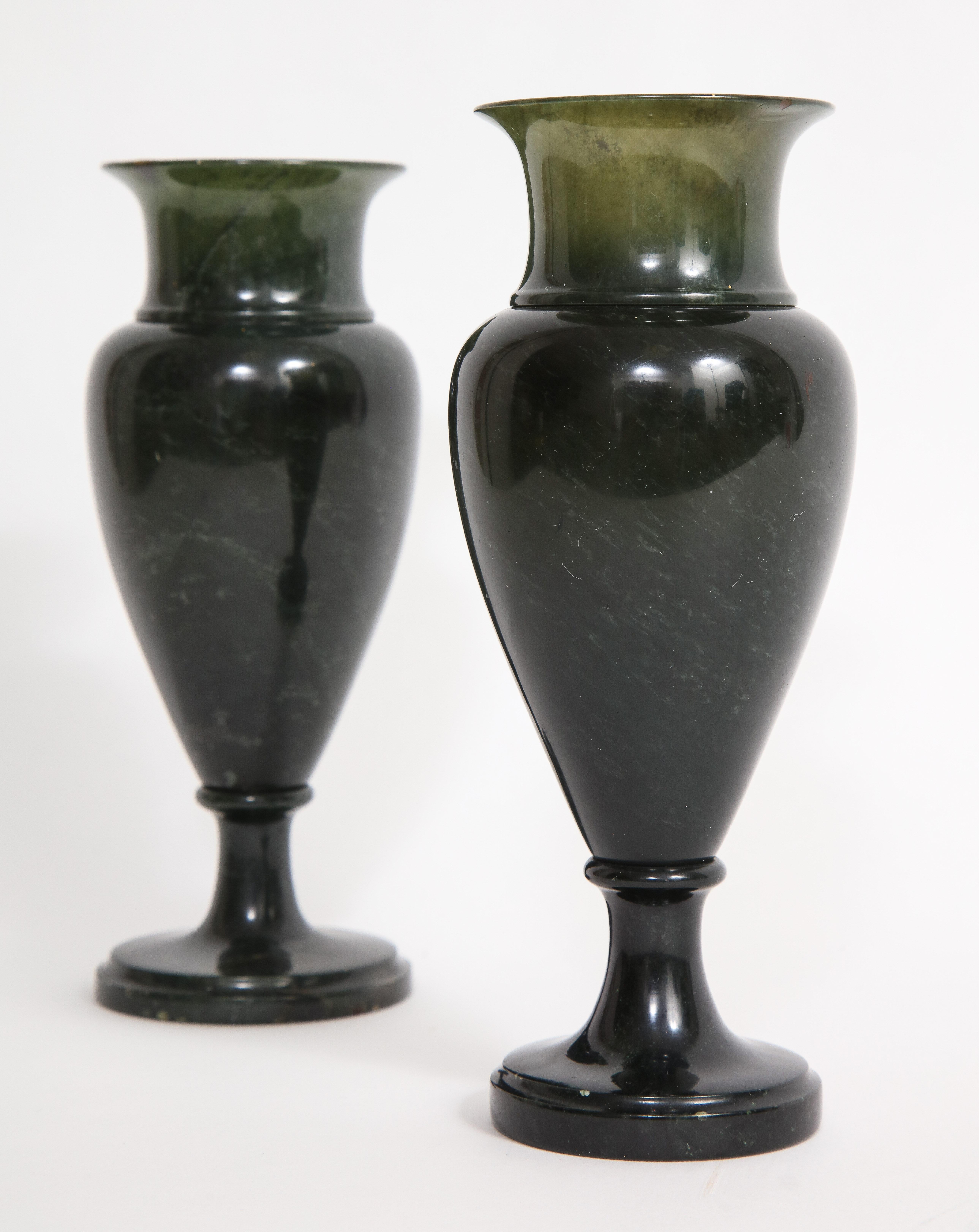 Pair of Early 19th Century Russian Hand-Carved Spinach Green Jade Vases For Sale 1