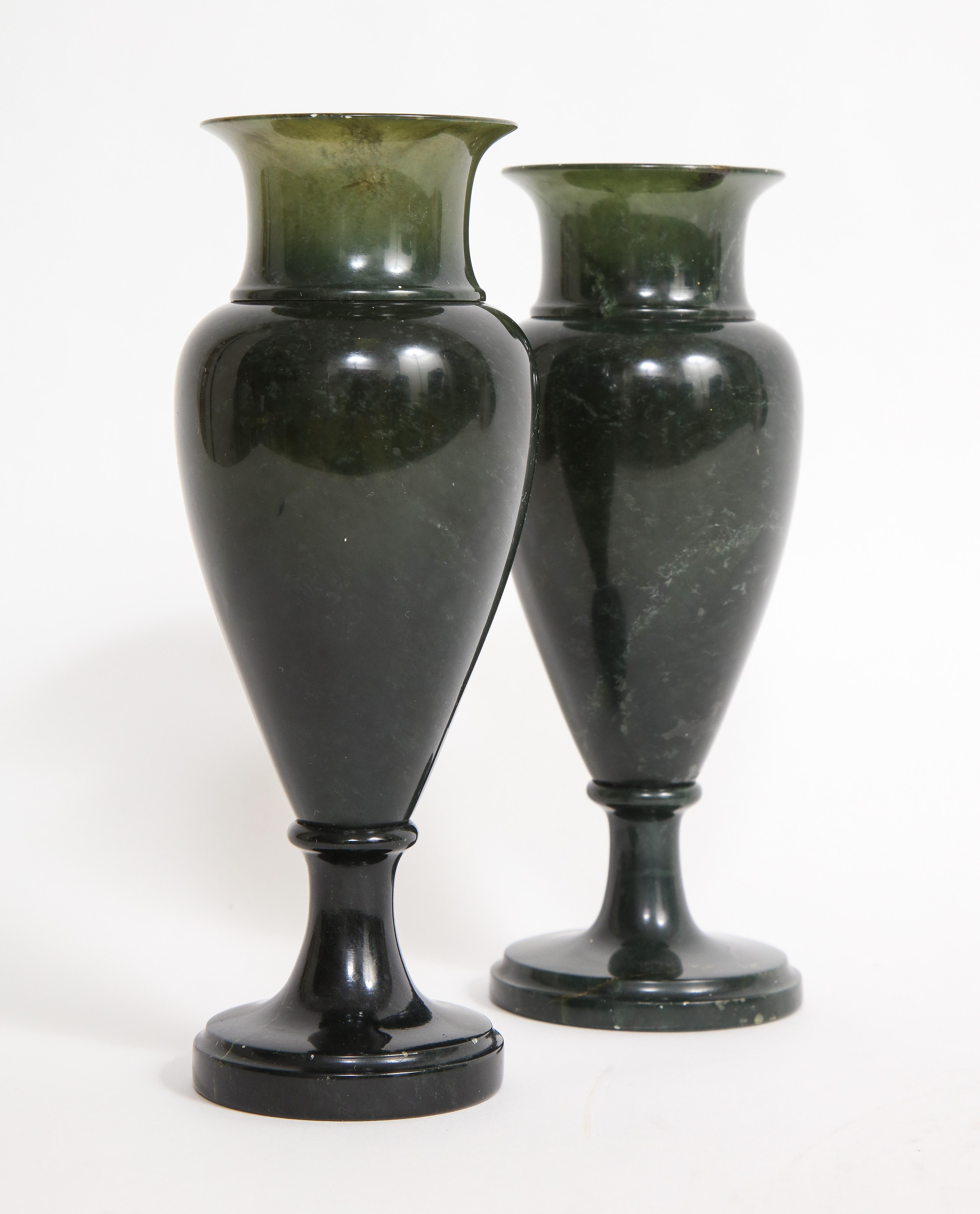 Pair of Early 19th Century Russian Hand-Carved Spinach Green Jade Vases For Sale 1