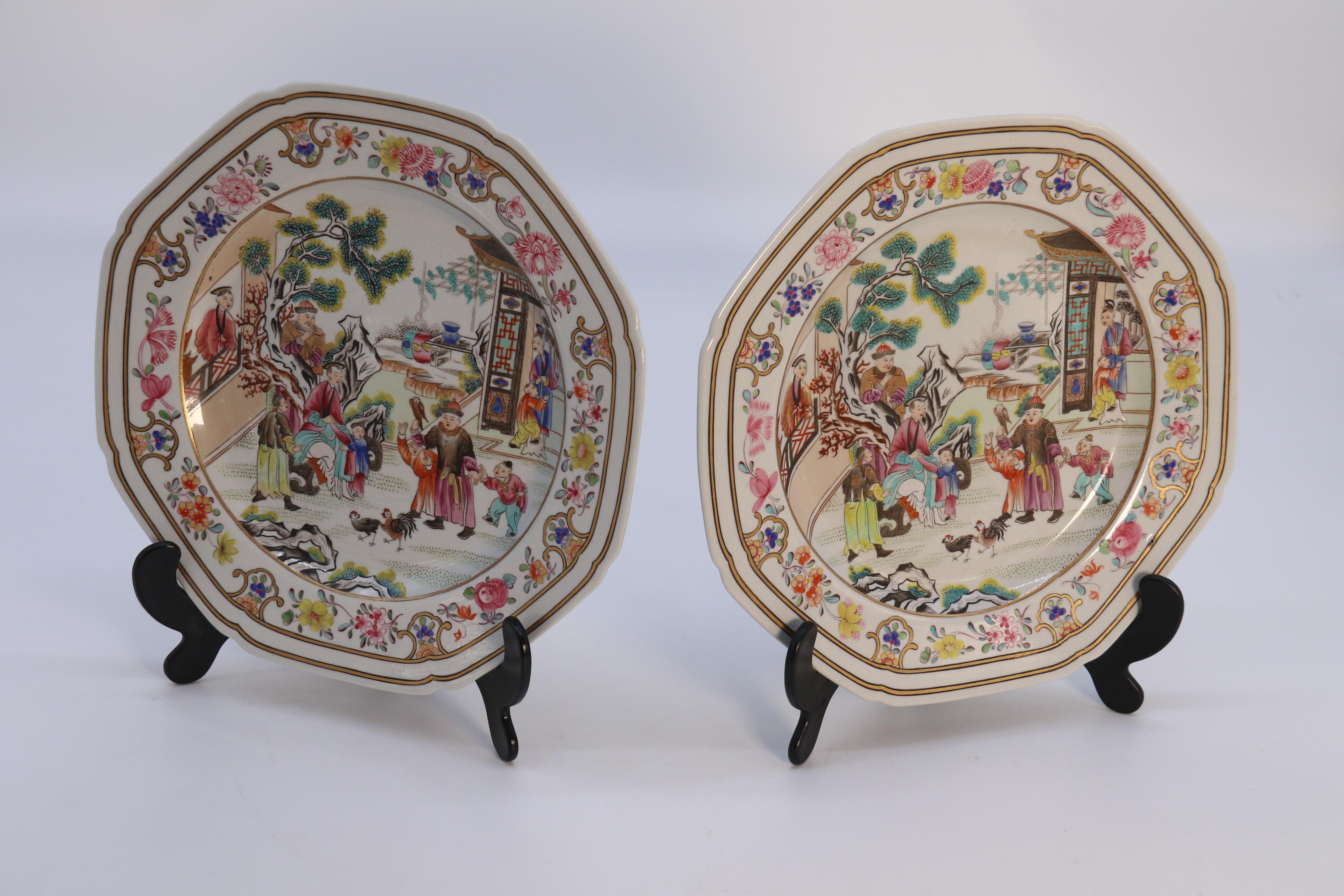 George IV A pair of early 19th century Spode stone China cabinet plates English circa 1820 For Sale