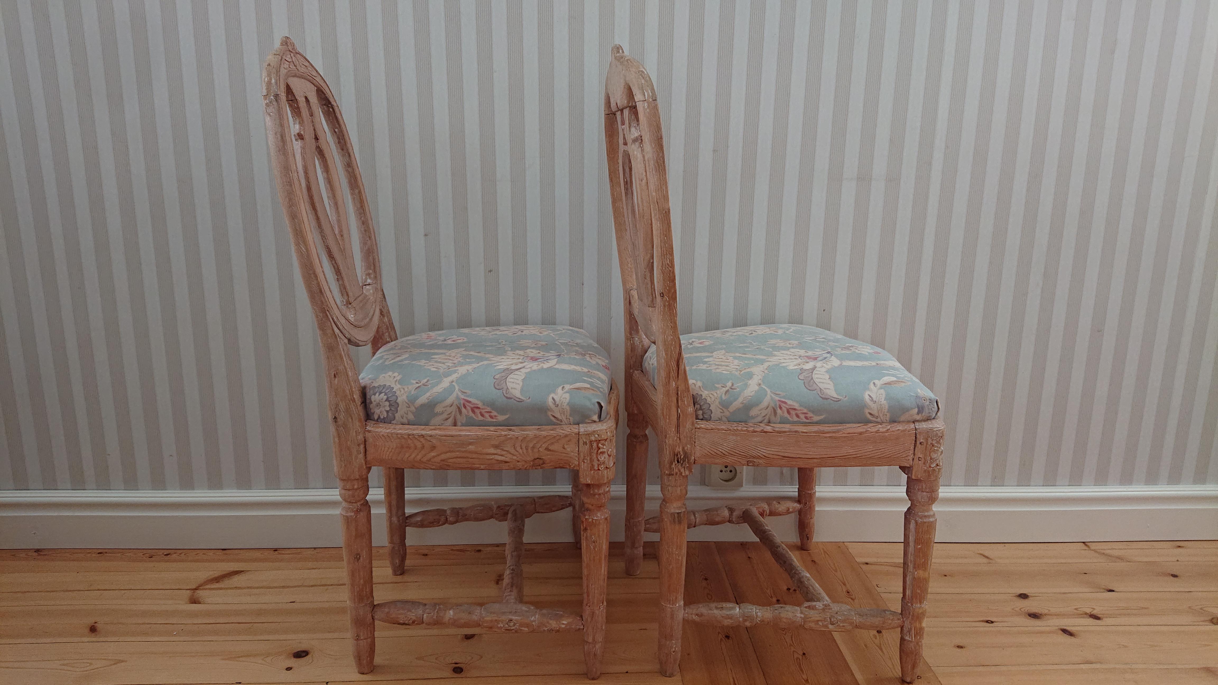 Ein Paar schwedische Gustavianische Stühle des frühen 19. Jahrhunderts 
