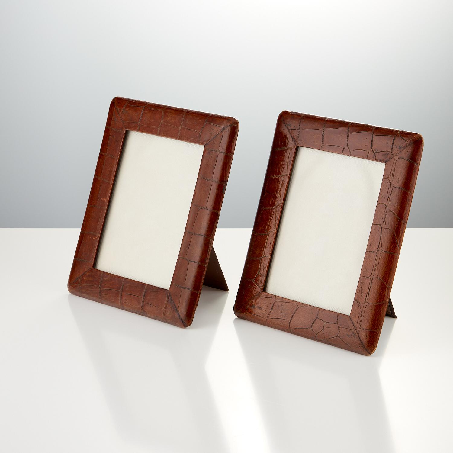 A Pair of Early 20th Century Antique Leather Picture Frames Circa 1920 In Excellent Condition For Sale In London, GB