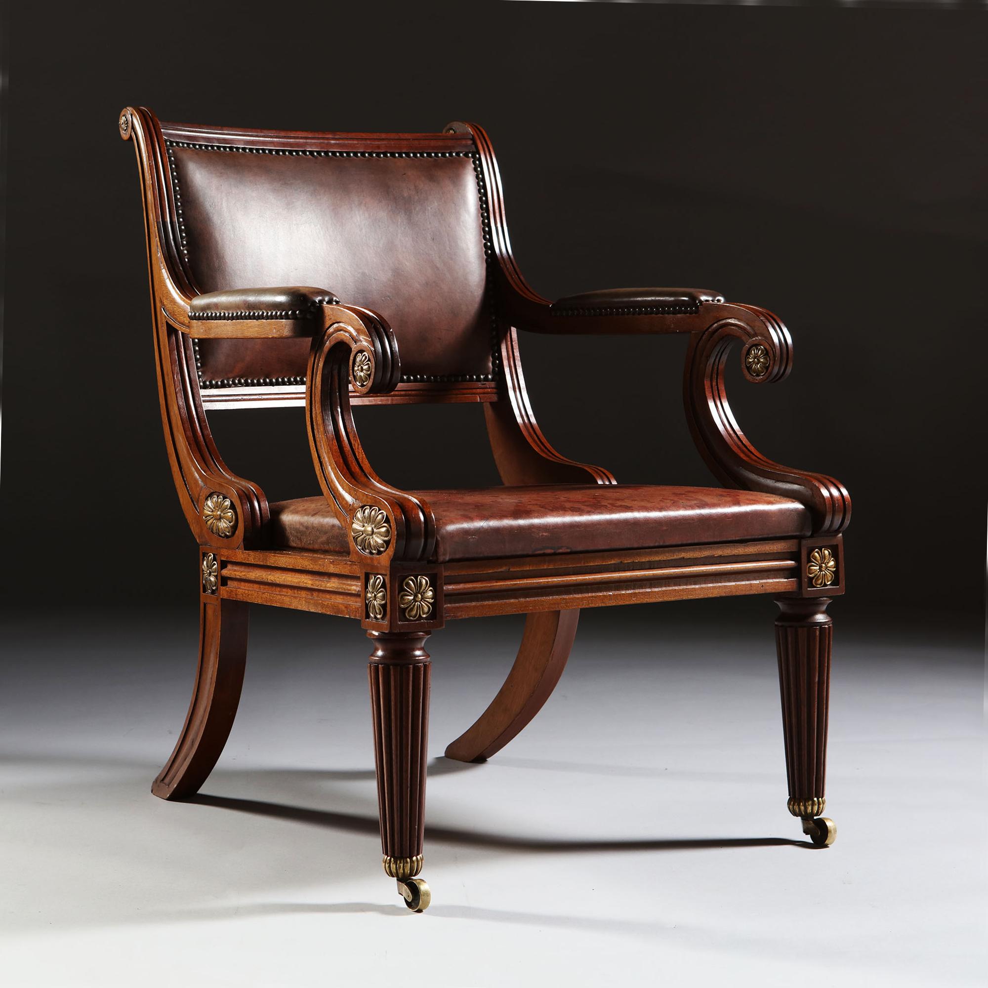 Pair of Early 20th Century Edwardian Mahogany and Leather Library Armchairs In Good Condition In London, GB