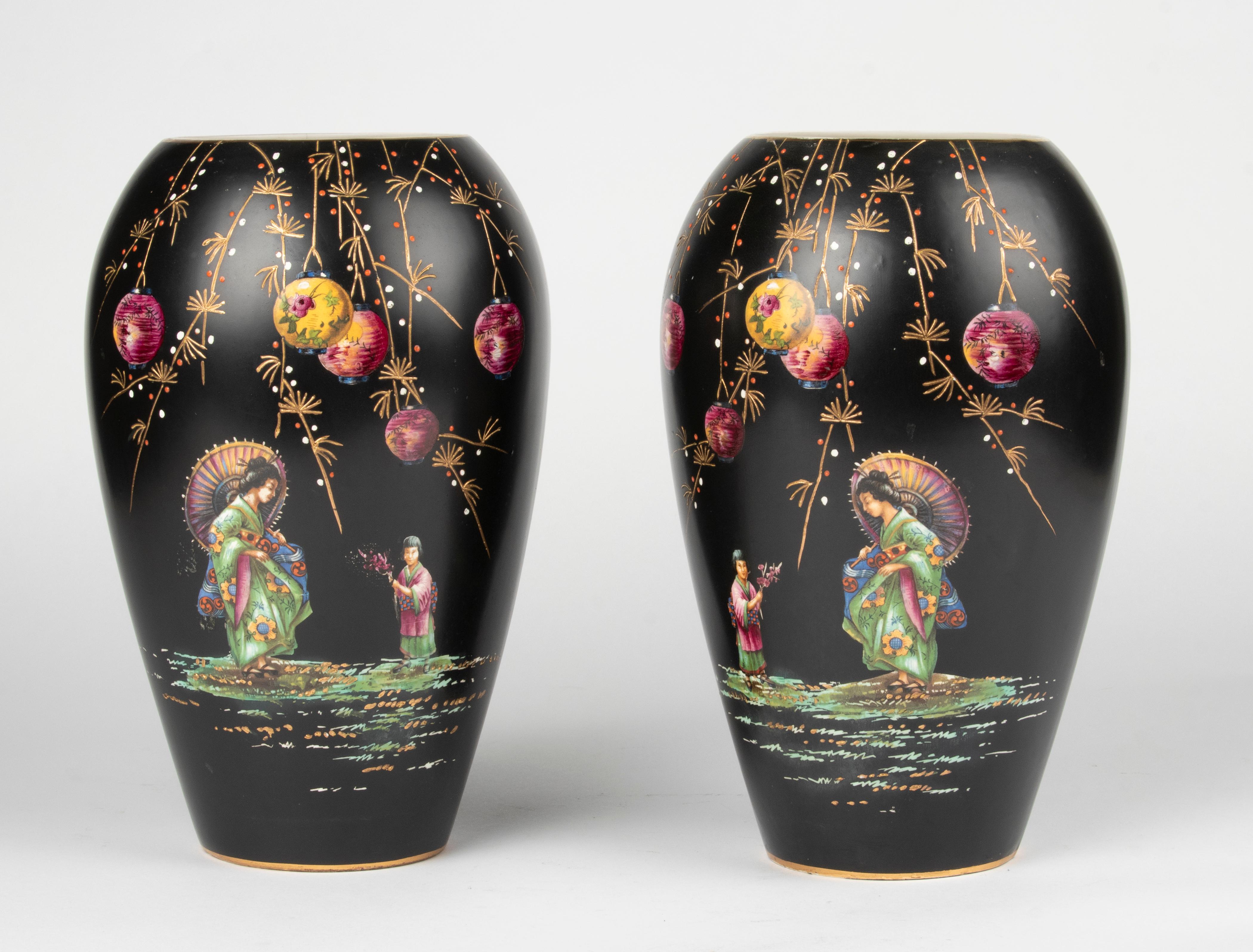Céramique Paire de vases en céramique anglaise du début du XXe siècle en vente