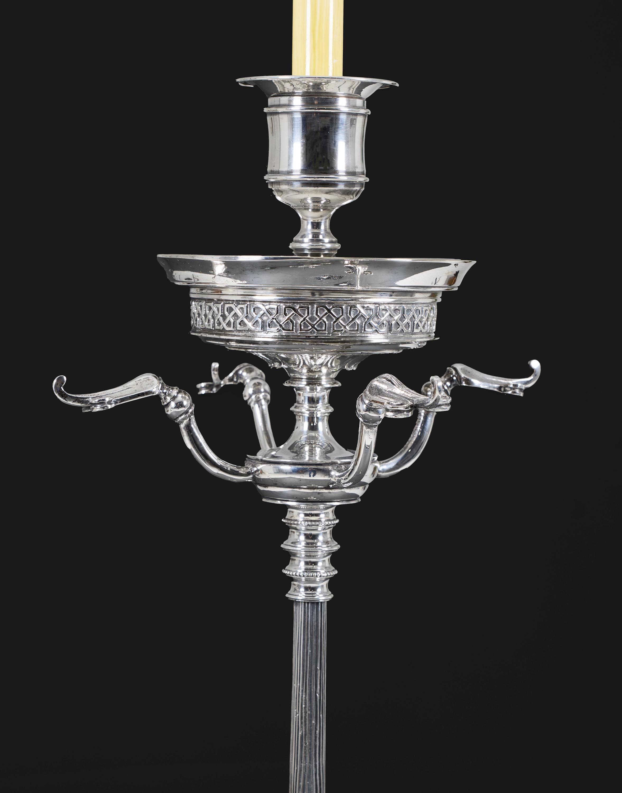 Coppia di lampade standard in argento di epoca greca dei primi del Novecento In condizioni buone in vendita a London, GB