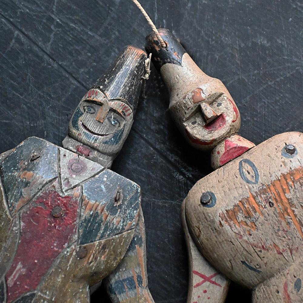 Début du 20ème siècle Paire de figurines de Jumping Jack sculptées à la main au début du 20e siècle  en vente