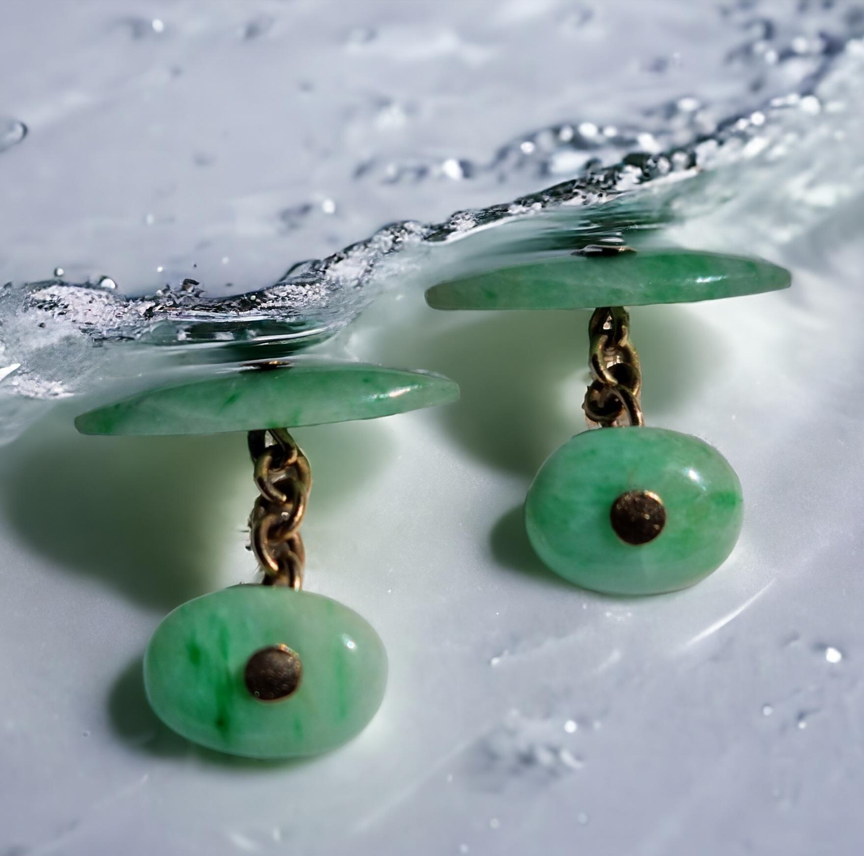 A pair of early 20th century Jadeite cufflinks, by Dibdin &Co Ltd London In Good Condition For Sale In OVIEDO, AS