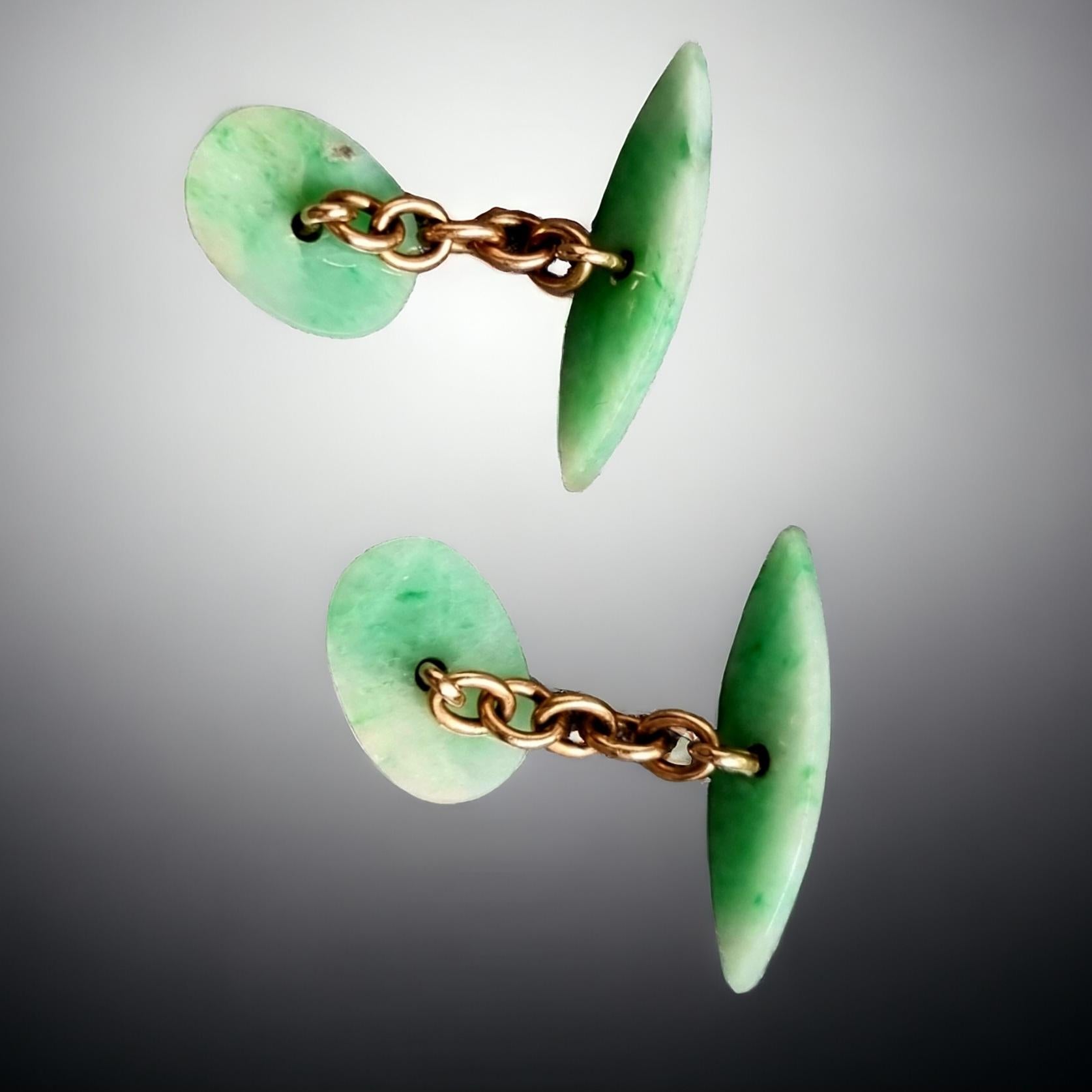 Ein Paar Manschettenknöpfe aus Jadeit des frühen 20. Jahrhunderts, von Dibdin &Co Ltd London im Angebot 1