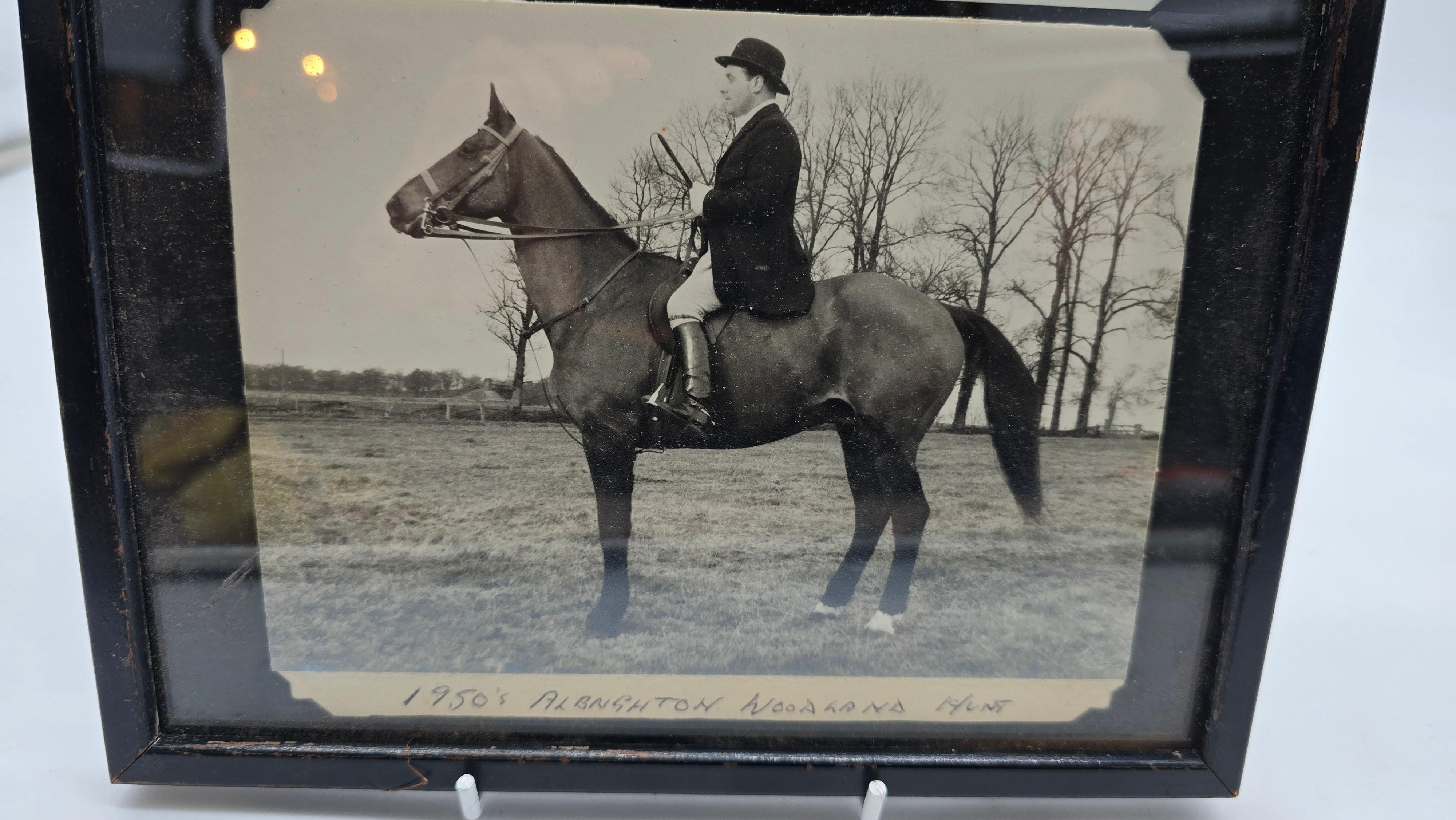 Un par de botas de montar de cuero de principios del siglo XX con accesorios en venta 10