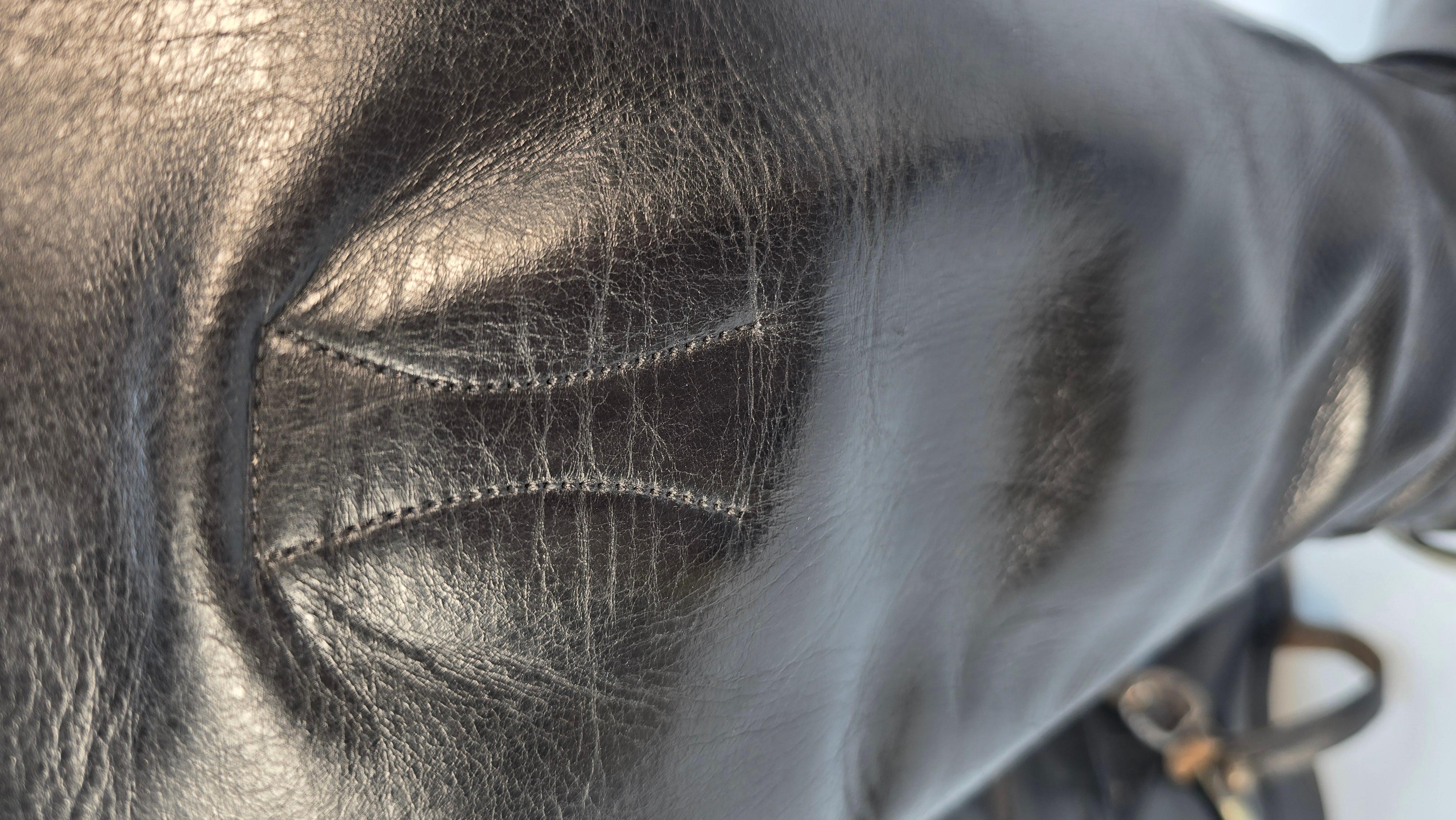 Un par de botas de montar de cuero de principios del siglo XX con accesorios en venta 1