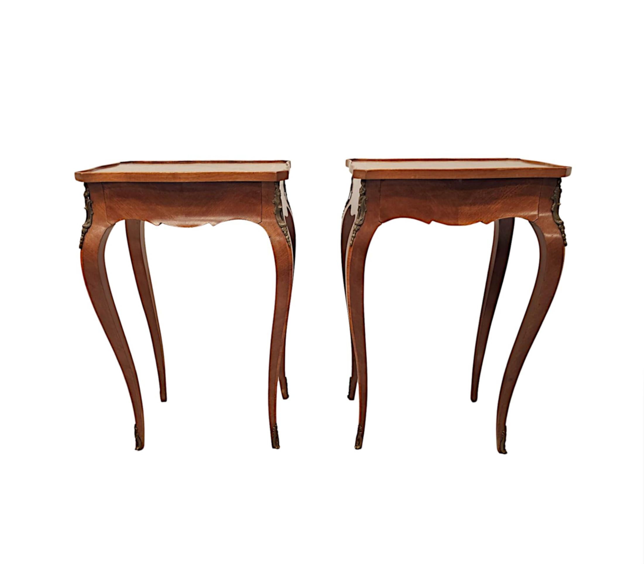 A  Paar Ormolu-Beistelltische des frühen 20. Jahrhunderts mit Parkettdetails im Angebot 1