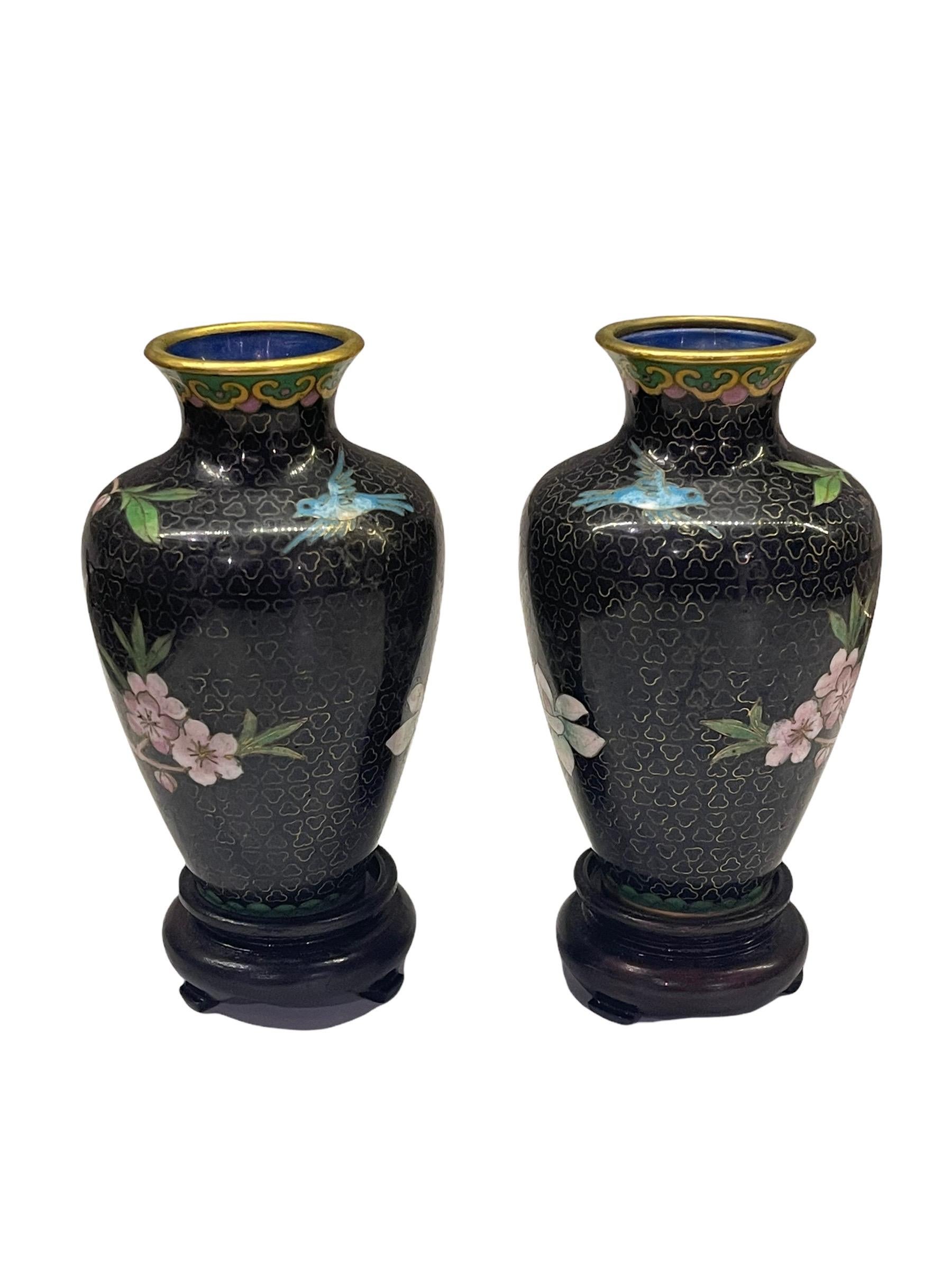 Ceramic Pair of Early 20th Century 'Republic Period' Chinese Urn Vases For Sale