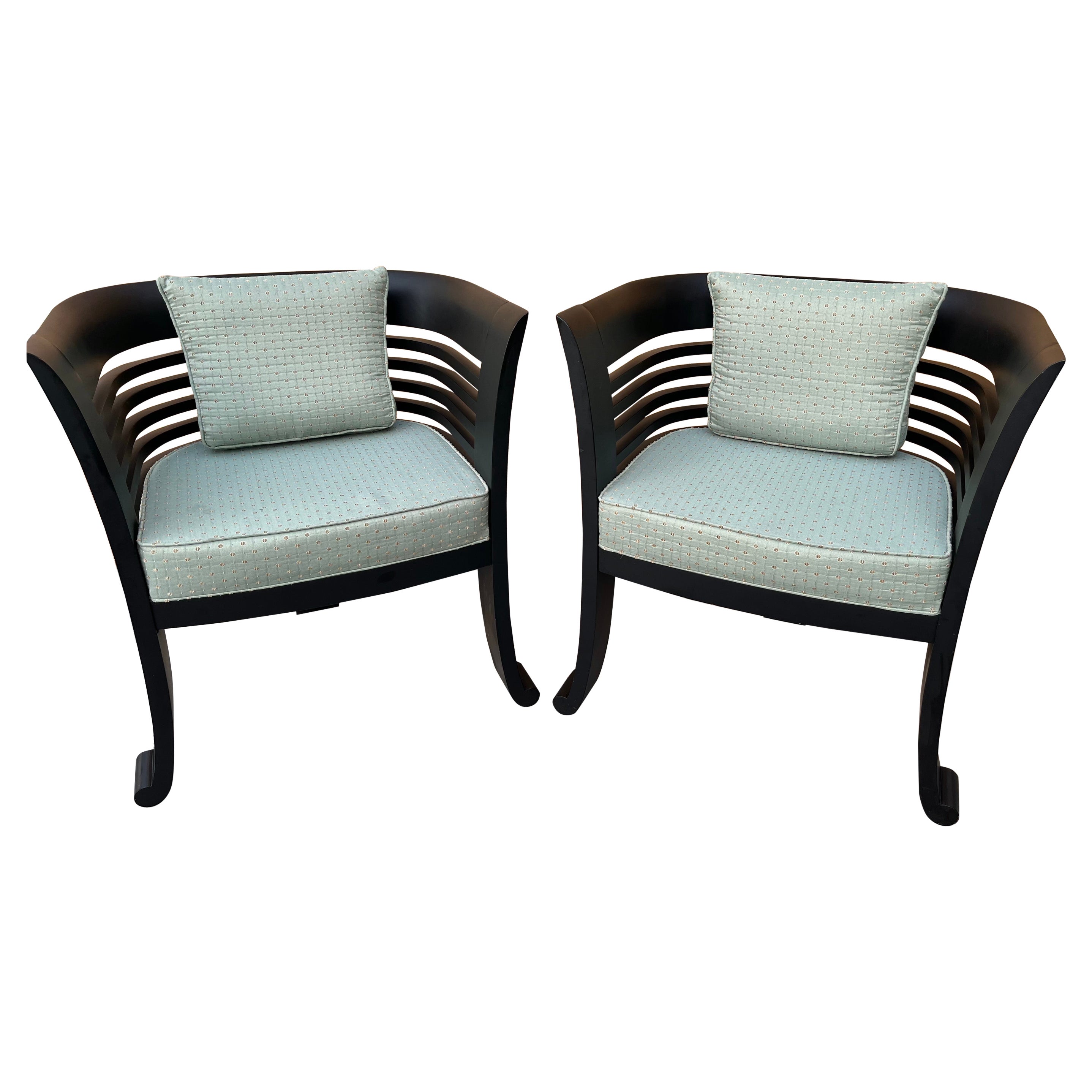 Paire de fauteuils de salon à trois pieds d'inspiration chinoiseries du début du 21e siècle