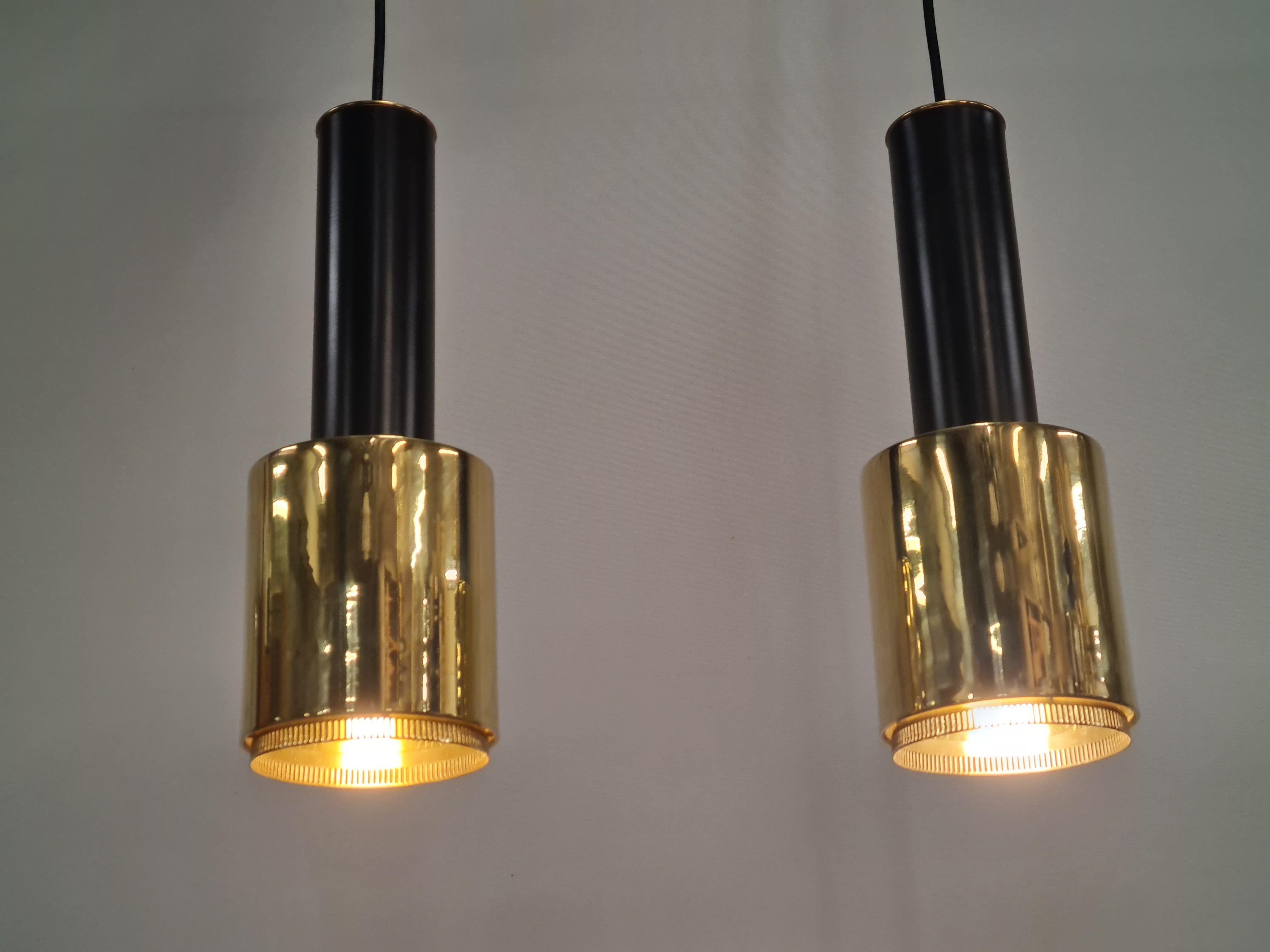 Coppia di ciondoli a forma di granata a mano A110 di Alvar Aalto in ottone e nero, Valaistustyö anni '50 in vendita 7