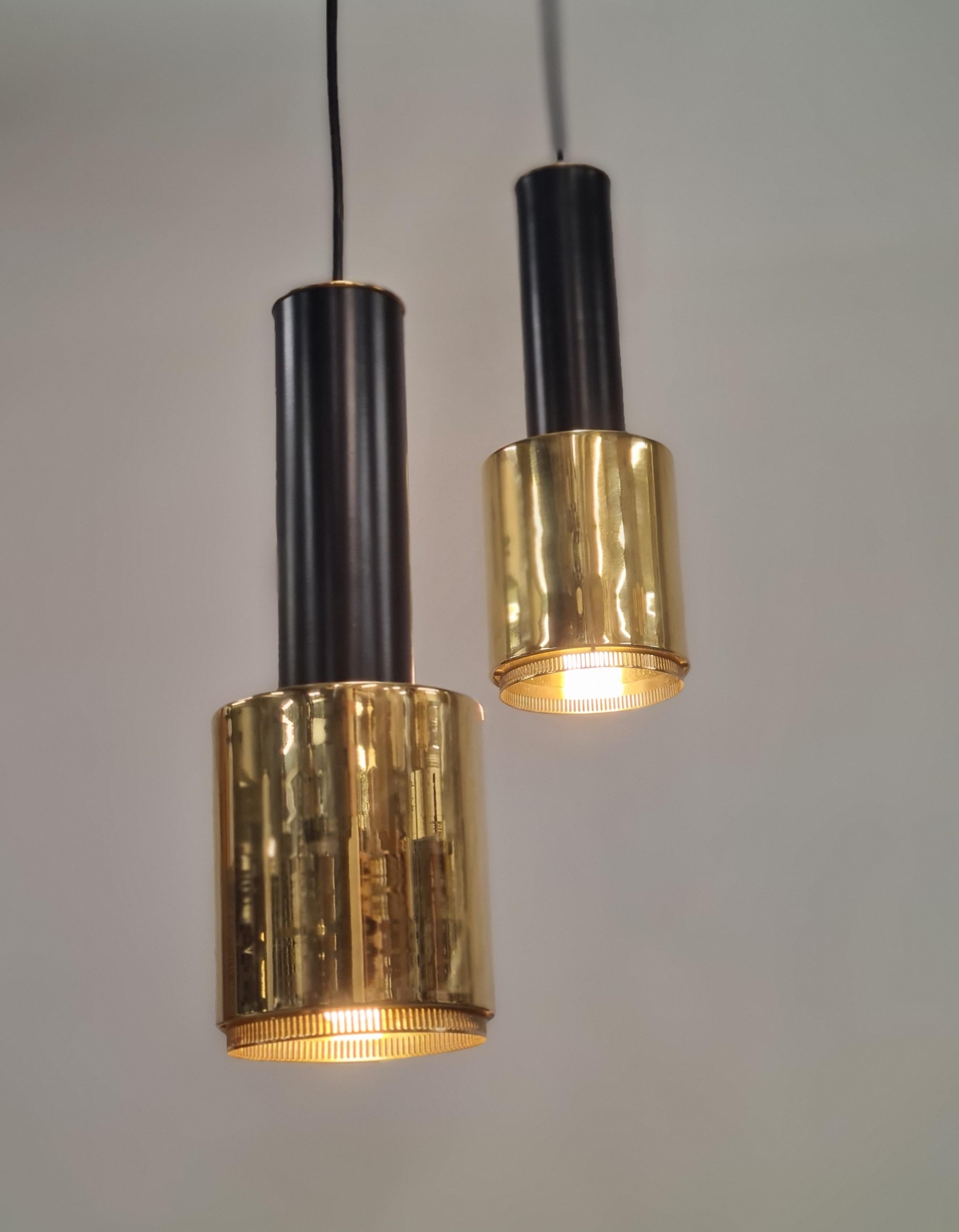 Scandinavo moderno Coppia di ciondoli a forma di granata a mano A110 di Alvar Aalto in ottone e nero, Valaistustyö anni '50 in vendita