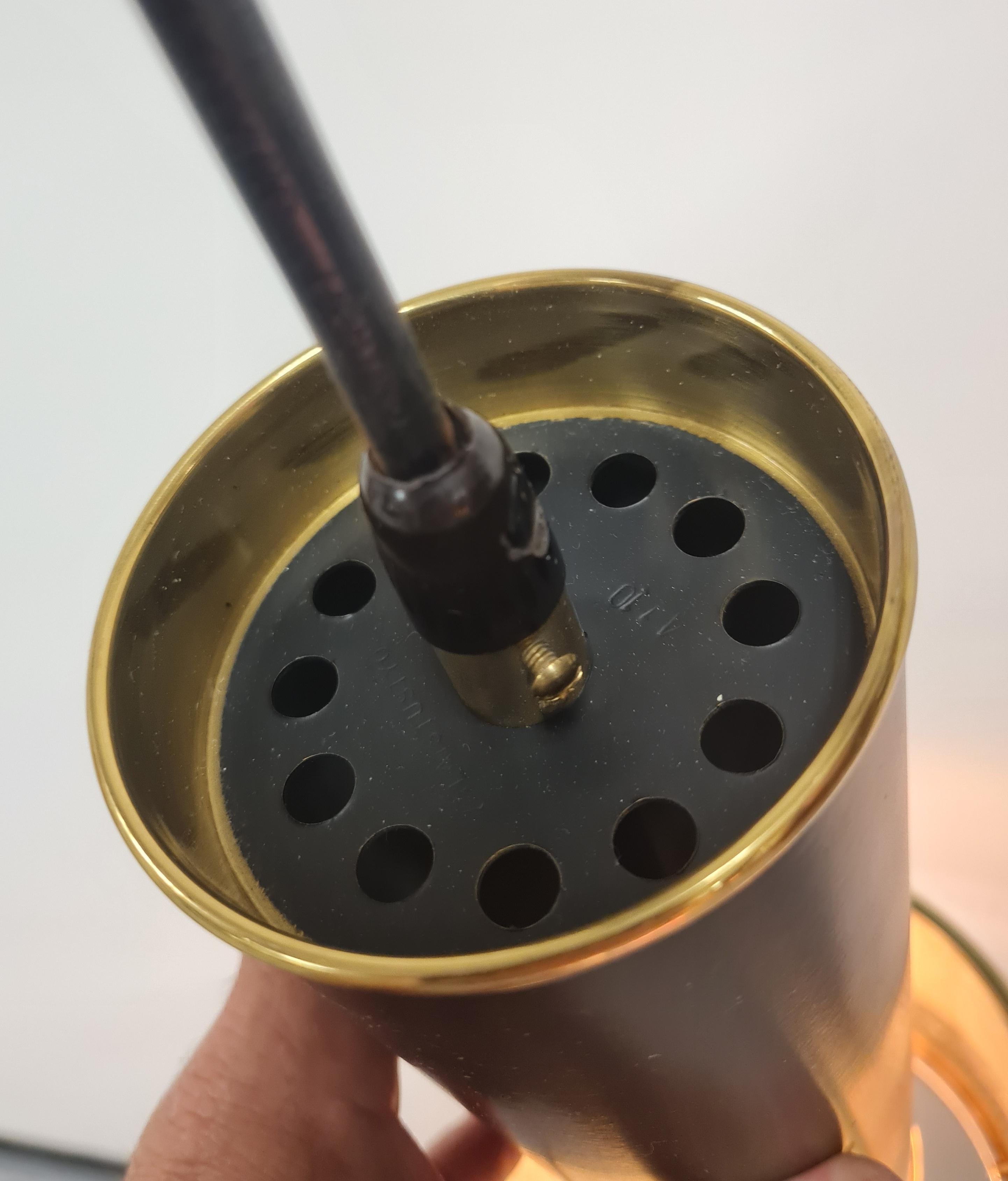 Finlandese Coppia di ciondoli a forma di granata a mano A110 di Alvar Aalto in ottone e nero, Valaistustyö anni '50 in vendita