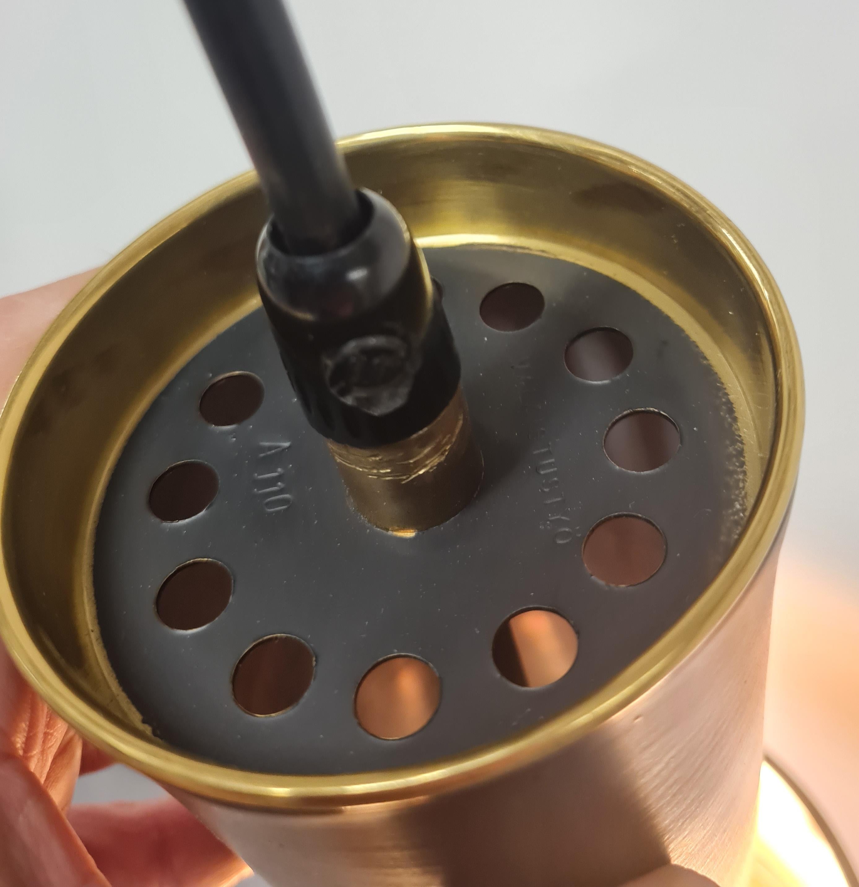 Coppia di ciondoli a forma di granata a mano A110 di Alvar Aalto in ottone e nero, Valaistustyö anni '50 In condizioni buone in vendita a Helsinki, FI