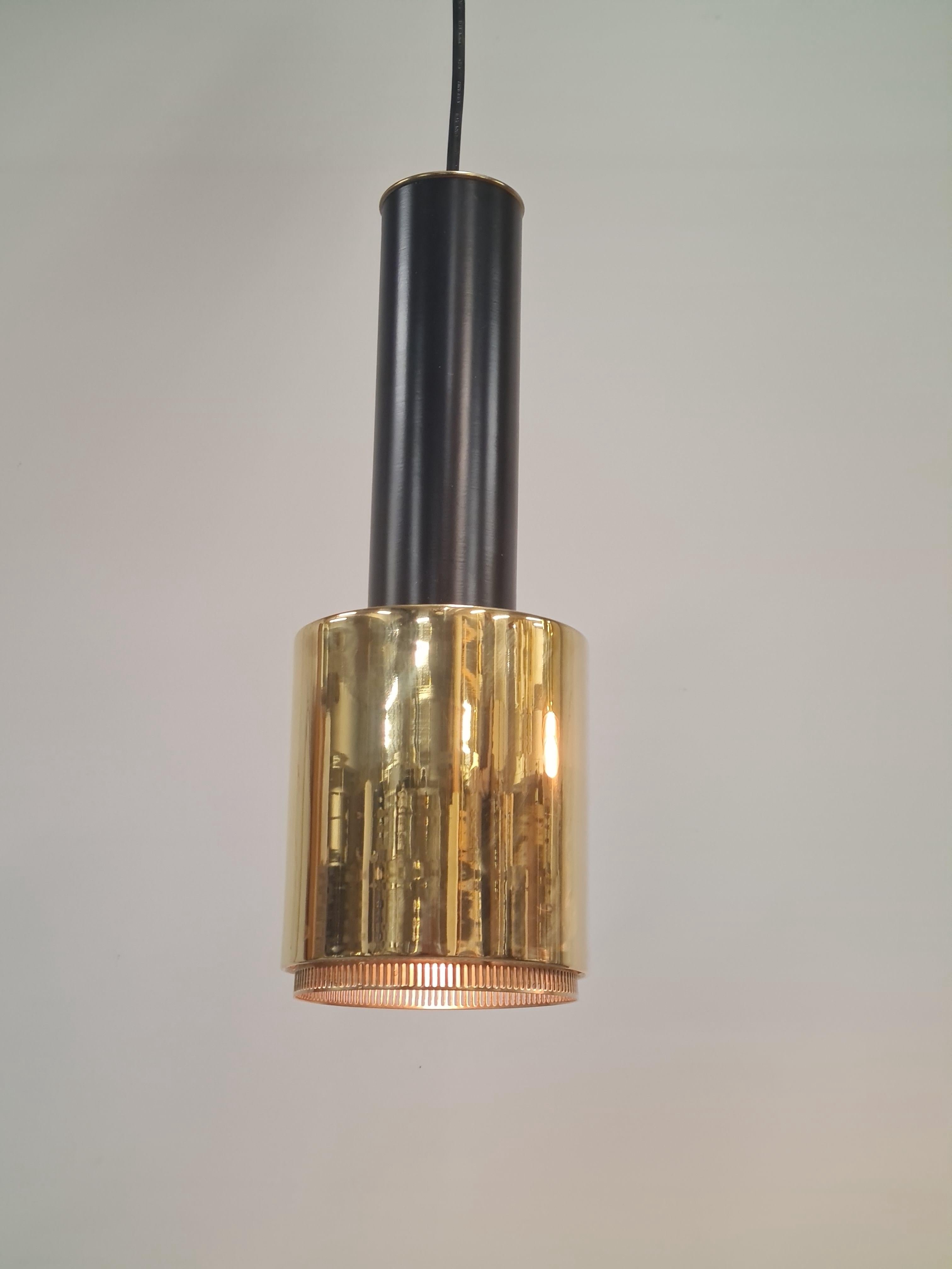 Metà XX secolo Coppia di ciondoli a forma di granata a mano A110 di Alvar Aalto in ottone e nero, Valaistustyö anni '50 in vendita