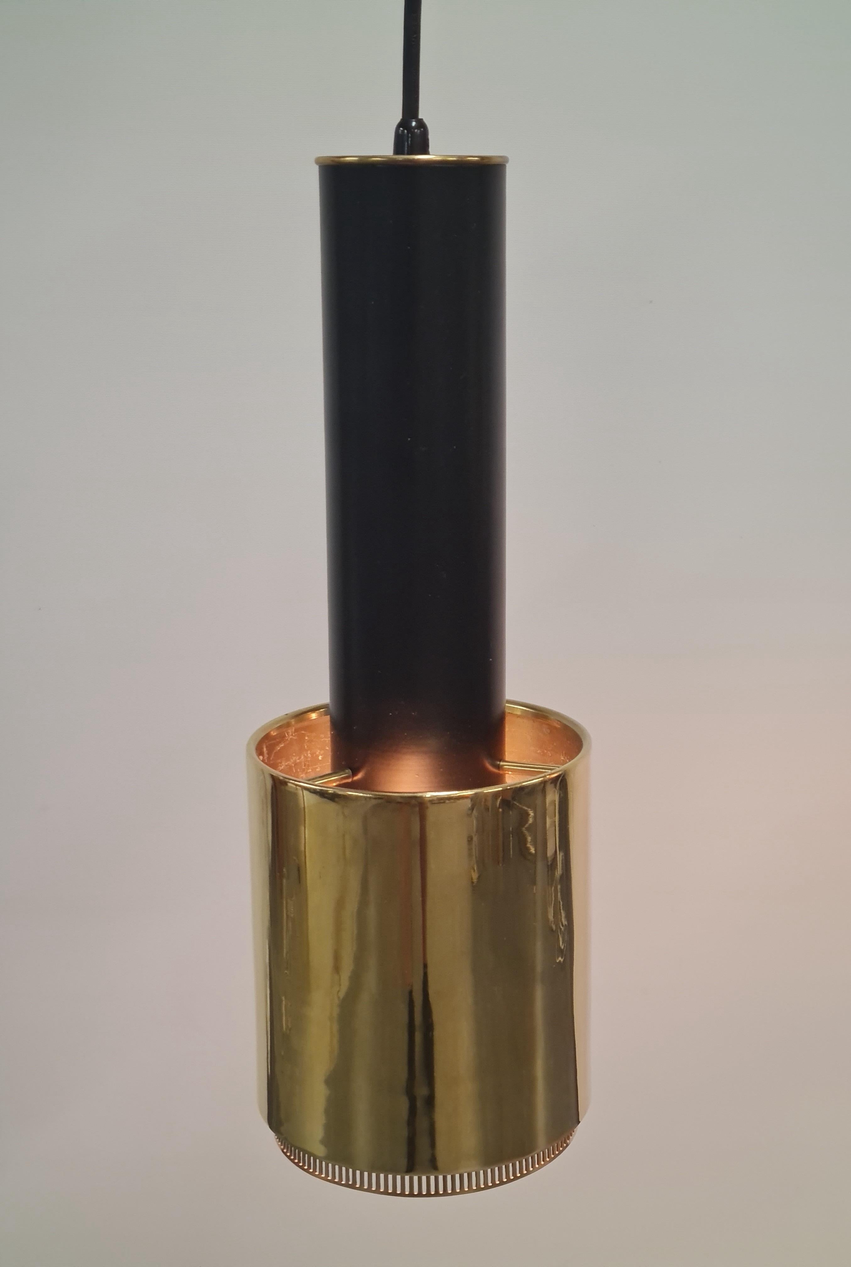 Ottone Coppia di ciondoli a forma di granata a mano A110 di Alvar Aalto in ottone e nero, Valaistustyö anni '50 in vendita