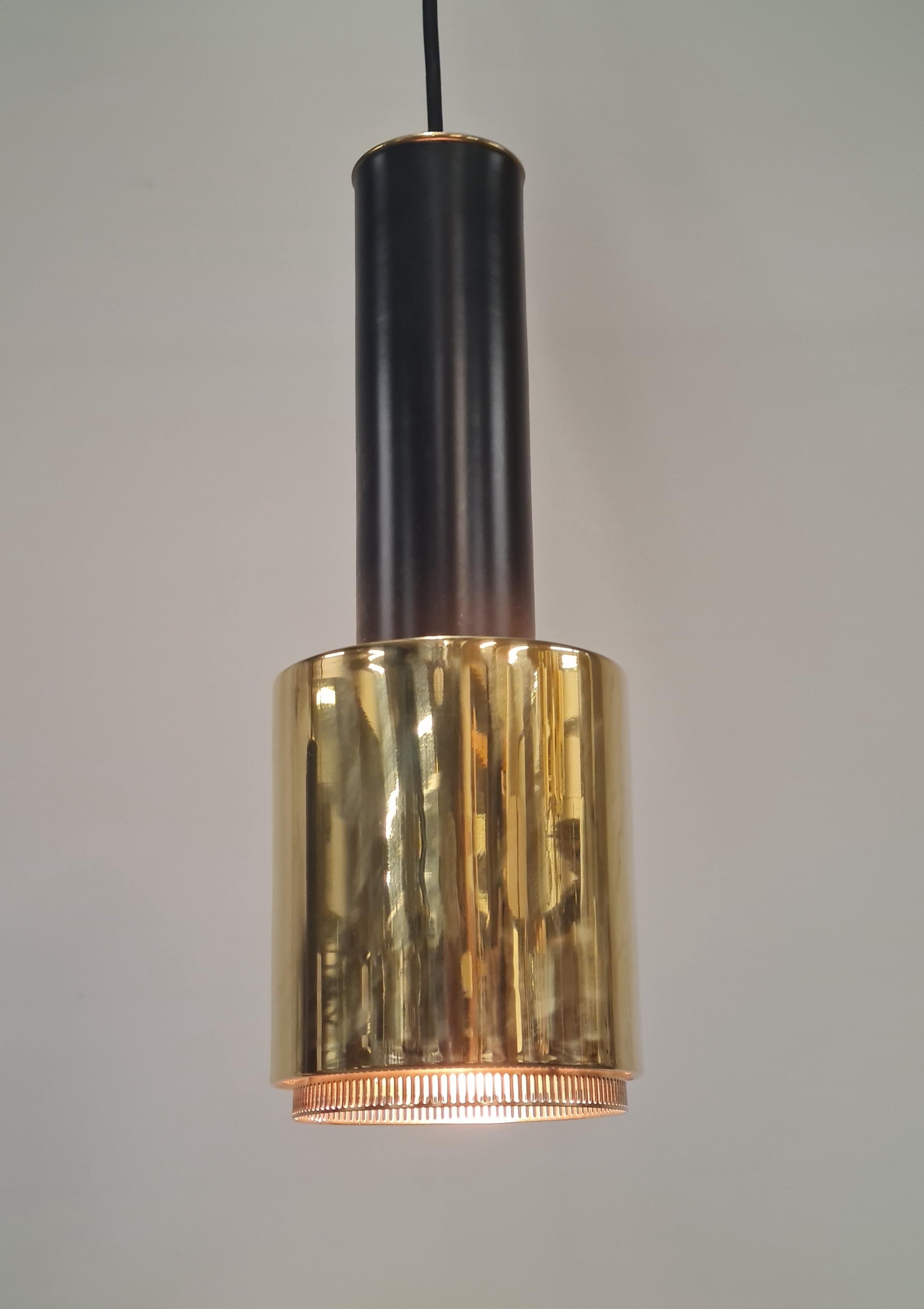 Coppia di ciondoli a forma di granata a mano A110 di Alvar Aalto in ottone e nero, Valaistustyö anni '50 in vendita 1