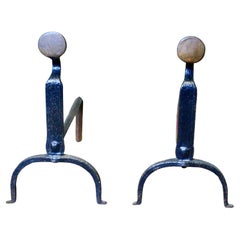 Ein Paar frühe kunstgewerbliche Kamin-Andirons