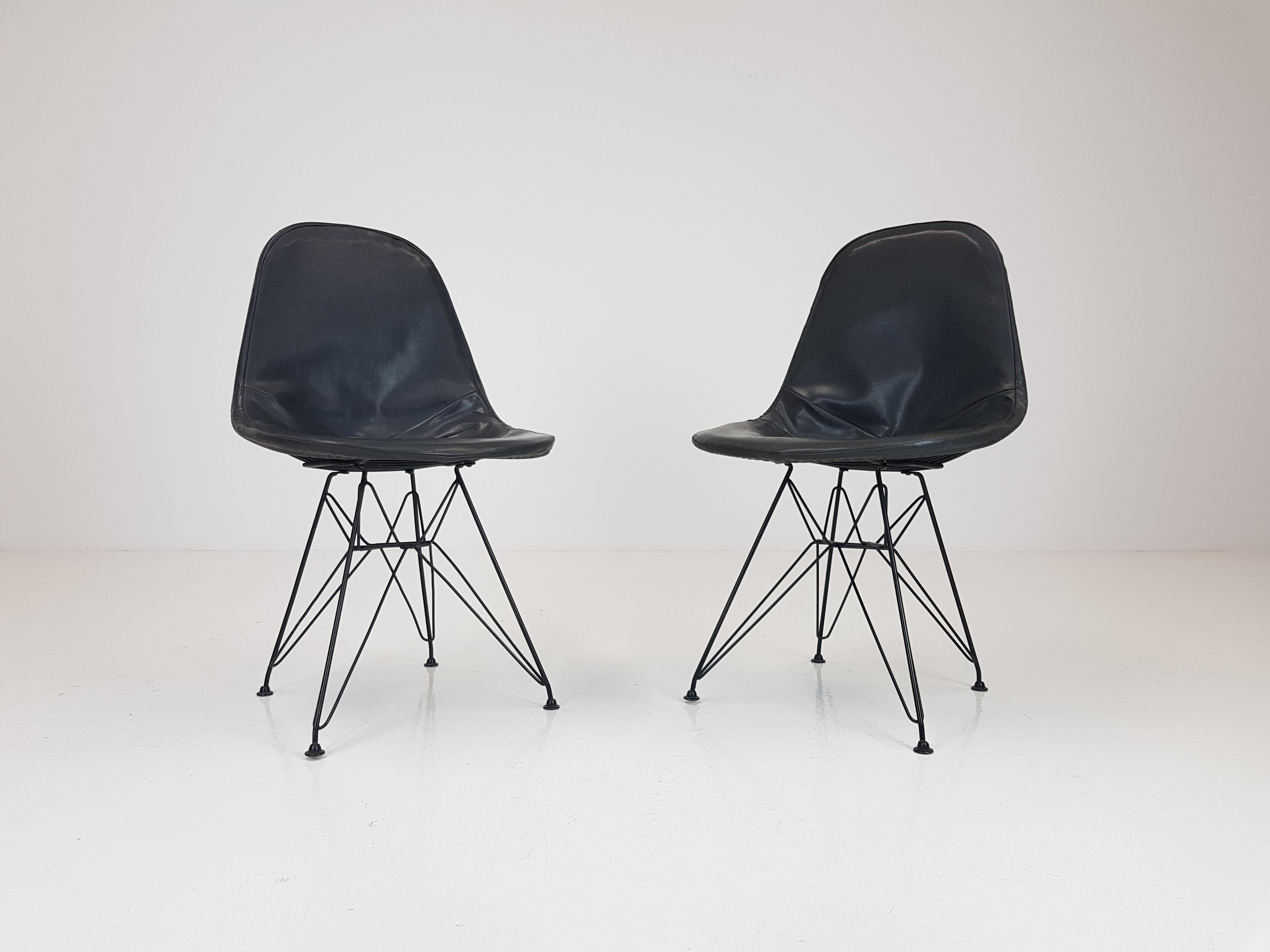 Mid-Century Modern Pair of Early Charles and Ray Eames DKR Chairs