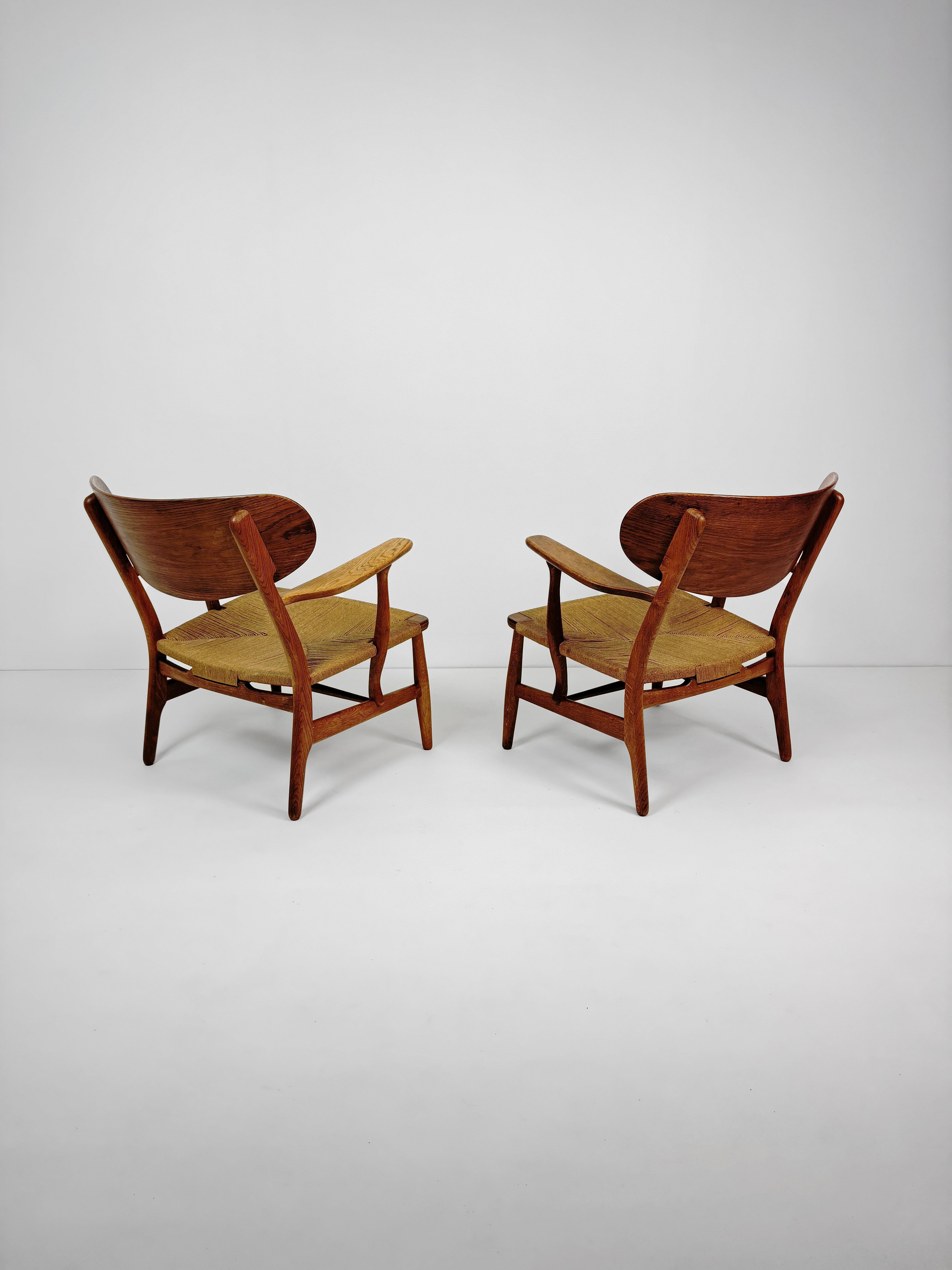 Mid-Century Modern Paire d'anciennes tables CH22 en Oak de Hans J Wegner pour Carl Hansen & Søn, Danemark, années 1950 en vente