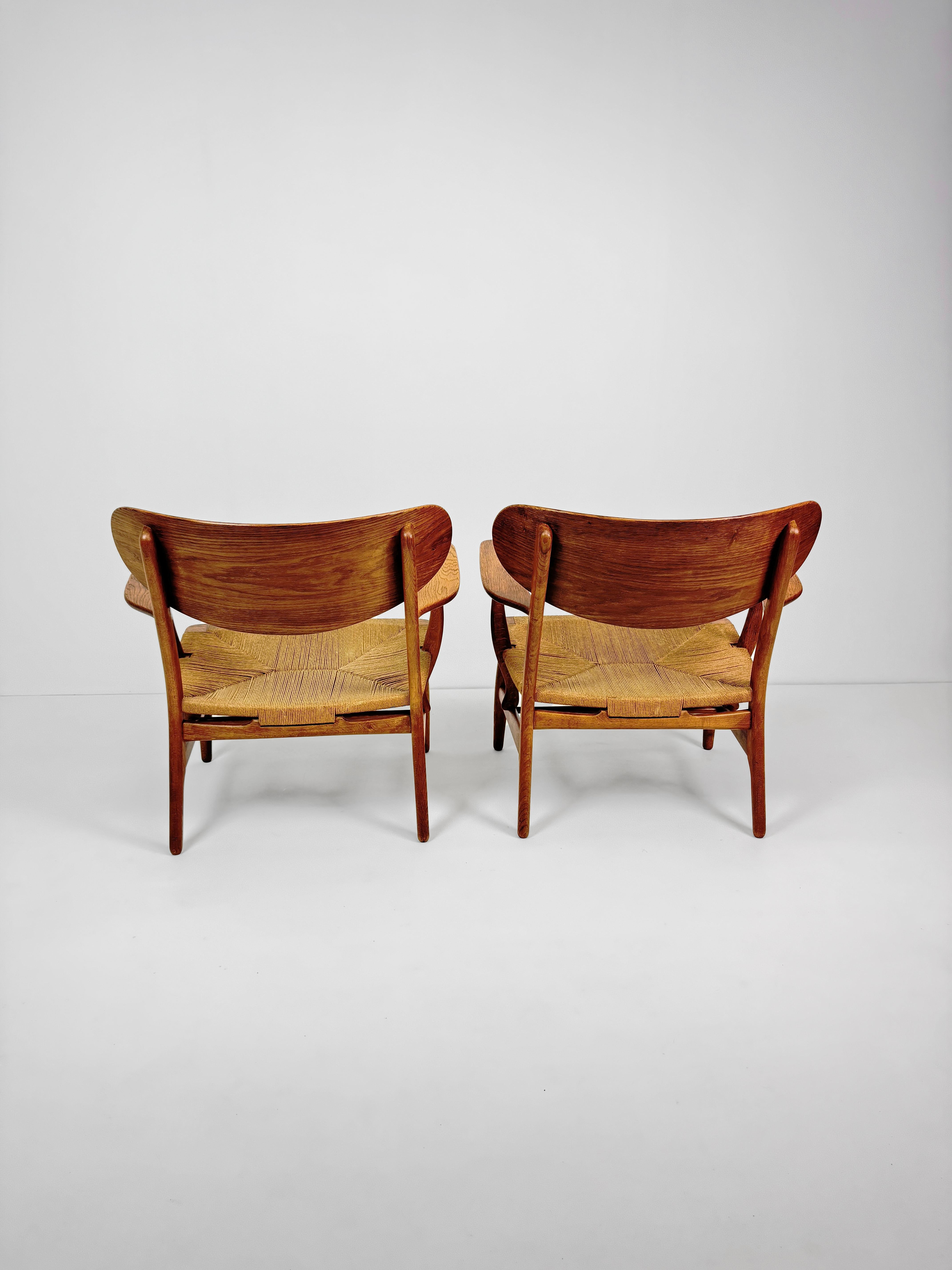 Corde en papier Paire d'anciennes tables CH22 en Oak de Hans J Wegner pour Carl Hansen & Søn, Danemark, années 1950 en vente