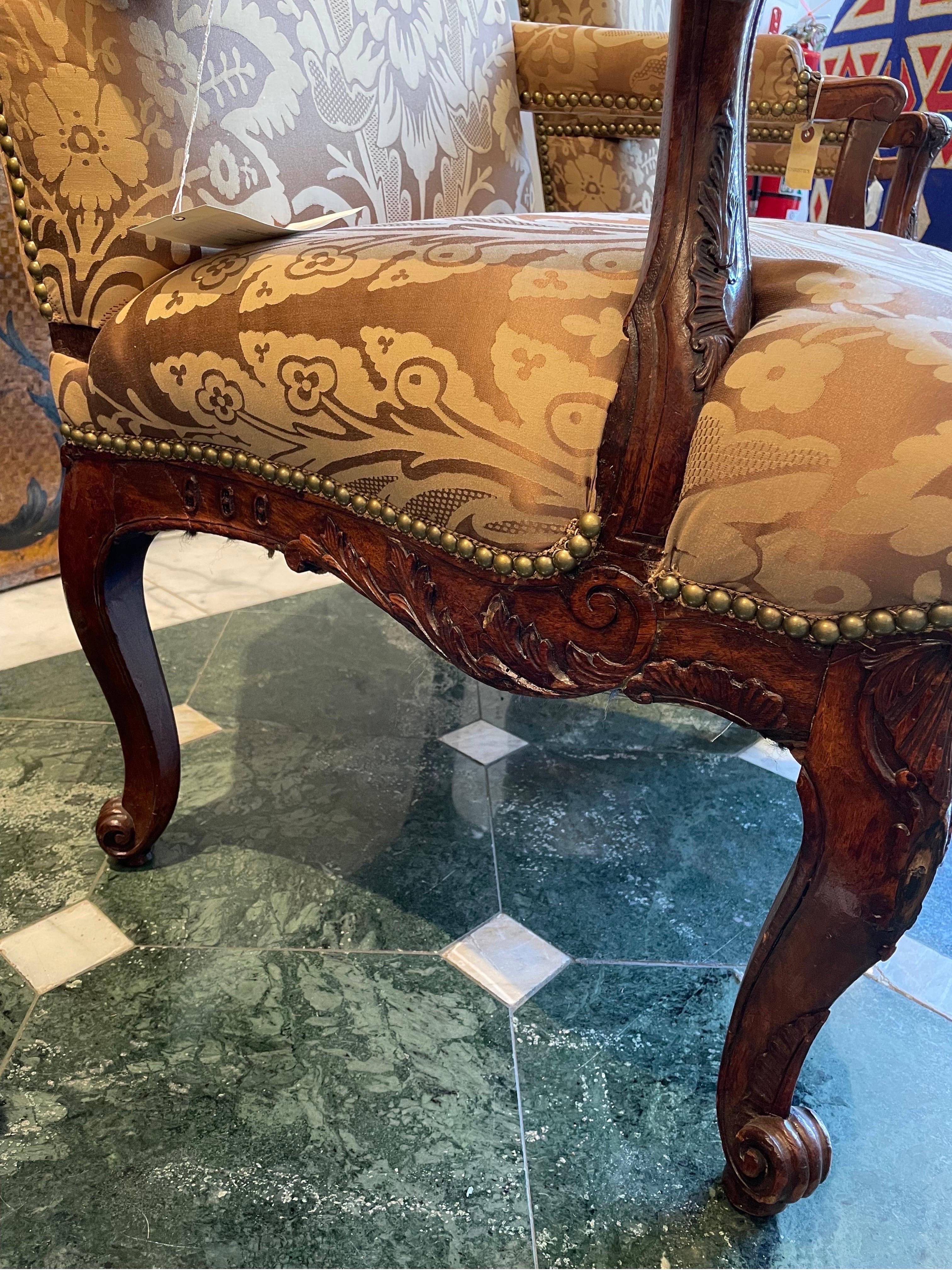 A Pair of Early Louis XV Walnut Fauteuils A La Reine, 18th Century In Good Condition For Sale In ARMADALE, VIC