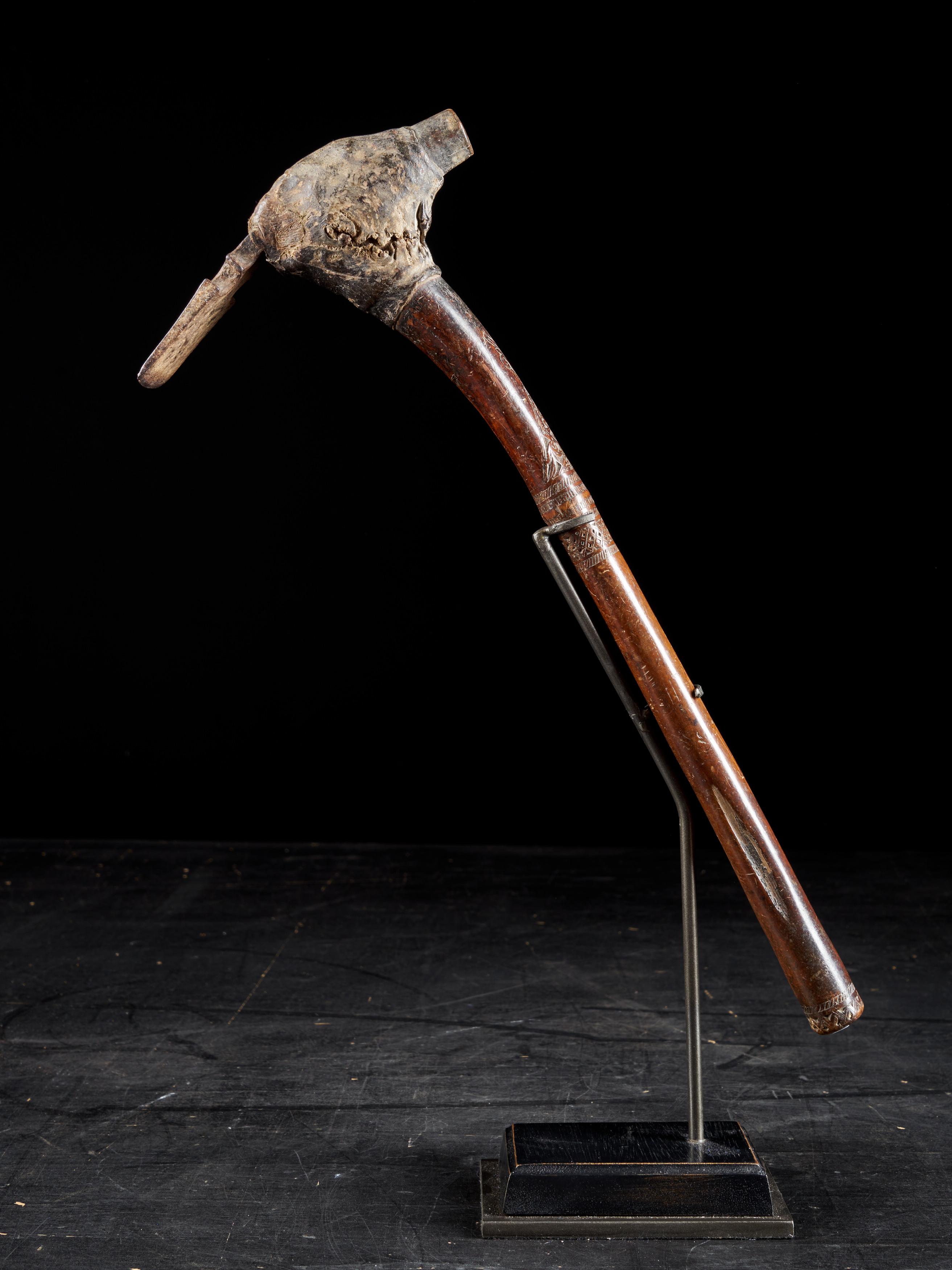 Paire d'outils Adze de style Ethno, décorés de cérémonies tribales des premiers autochtones en vente 11