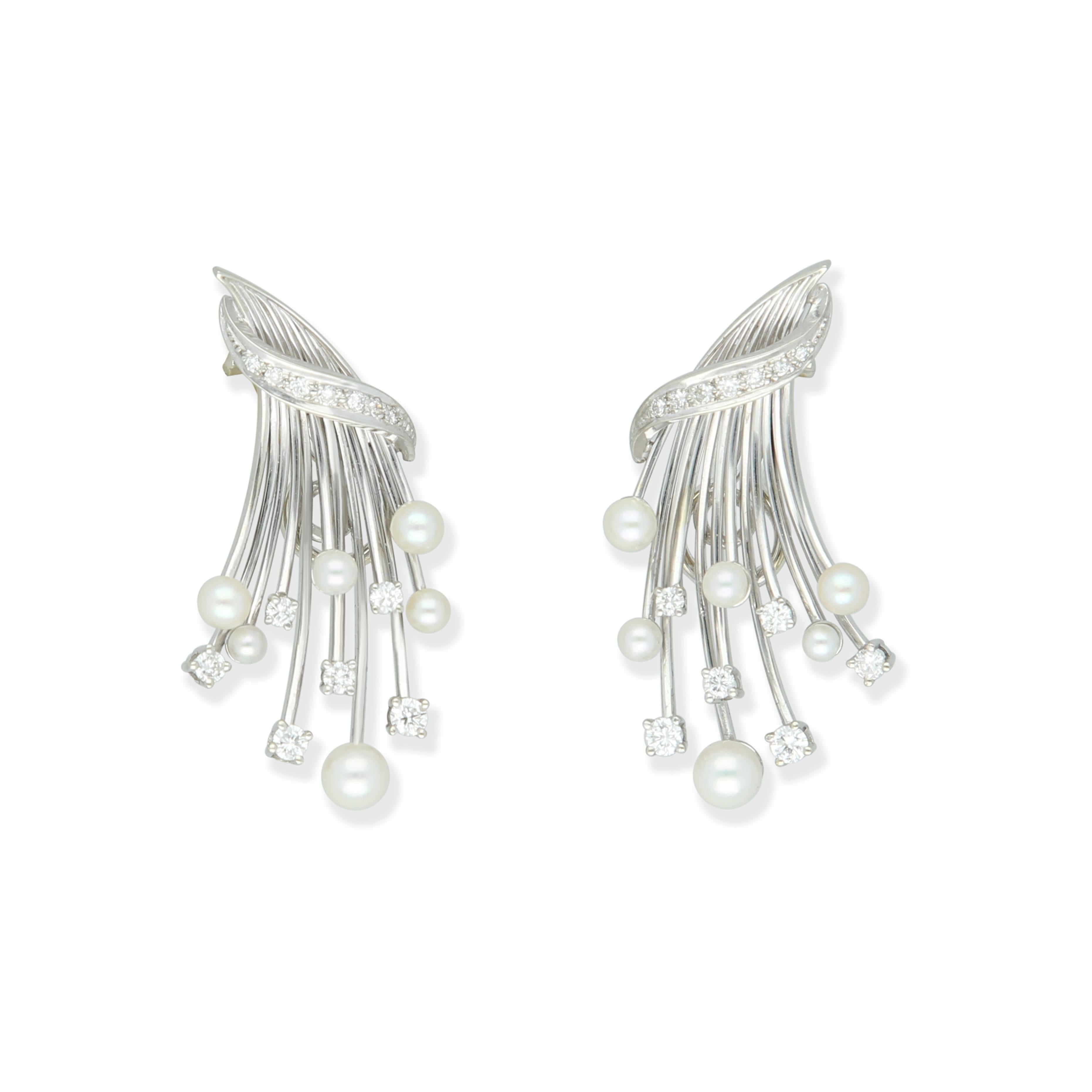 Bead A pair of earrings Art Deco, diamonds and pearls 18K white gold. For Sale