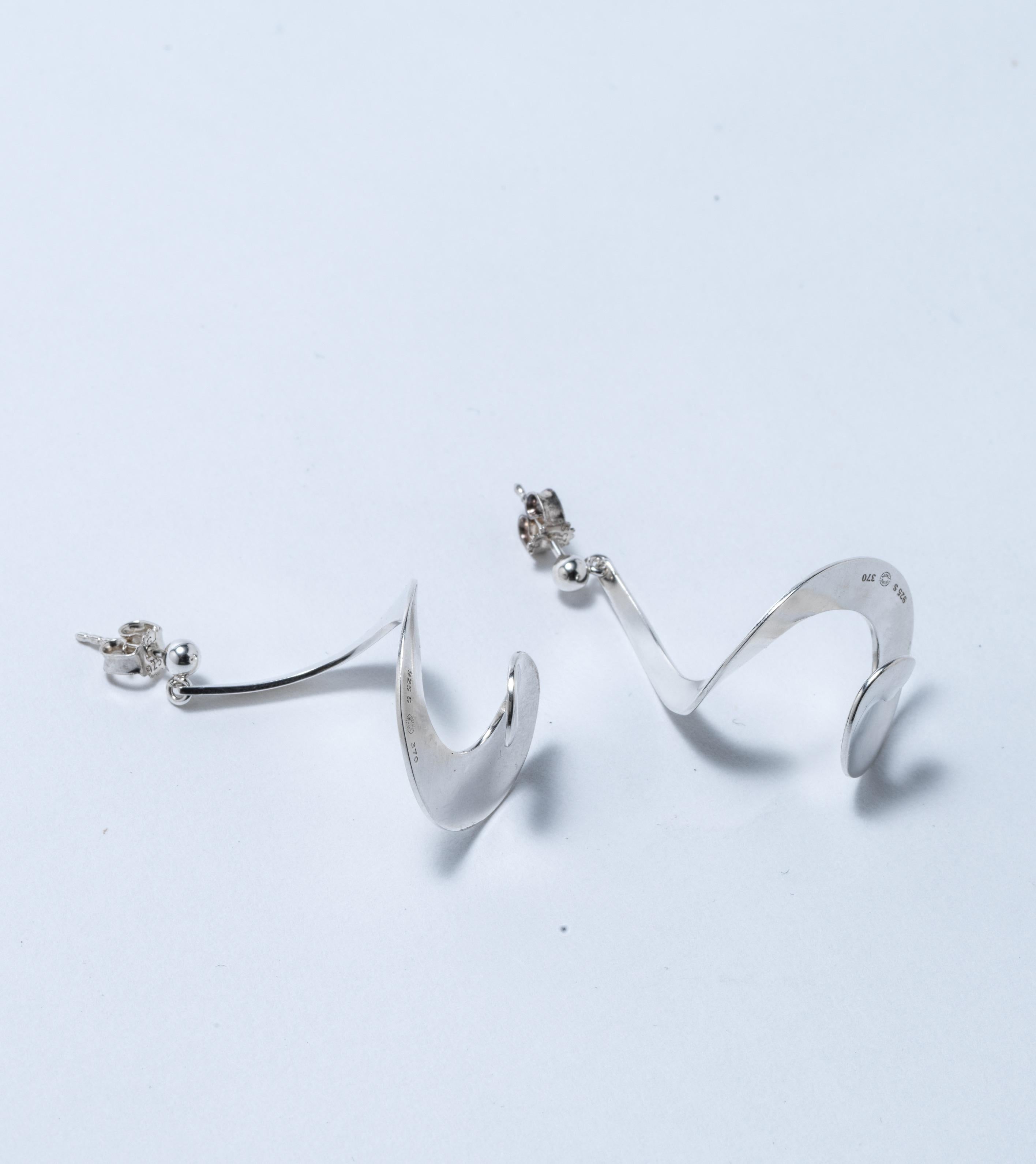 A pair of earrings. "Mobius",  designed by Vivianna Torun for Georg Jensen.  For Sale