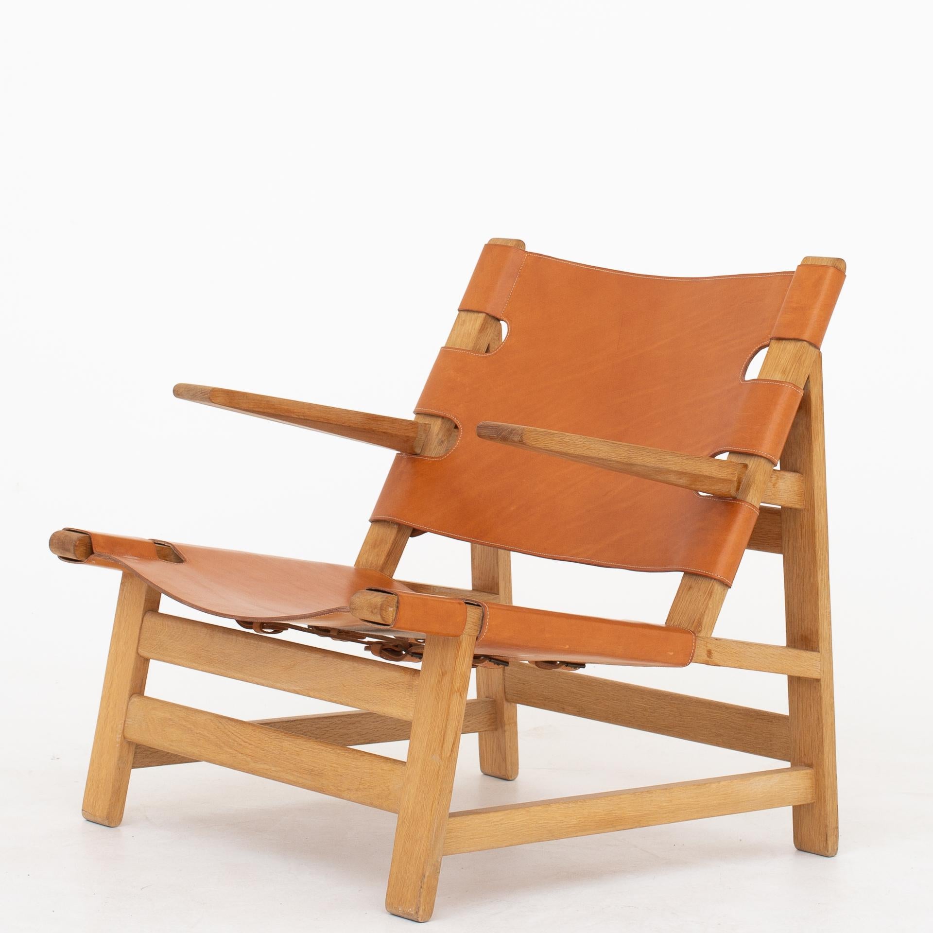 A pair of BM 2225 - easy chairs in oak and natural leather. Maker Fredericia Furniture.