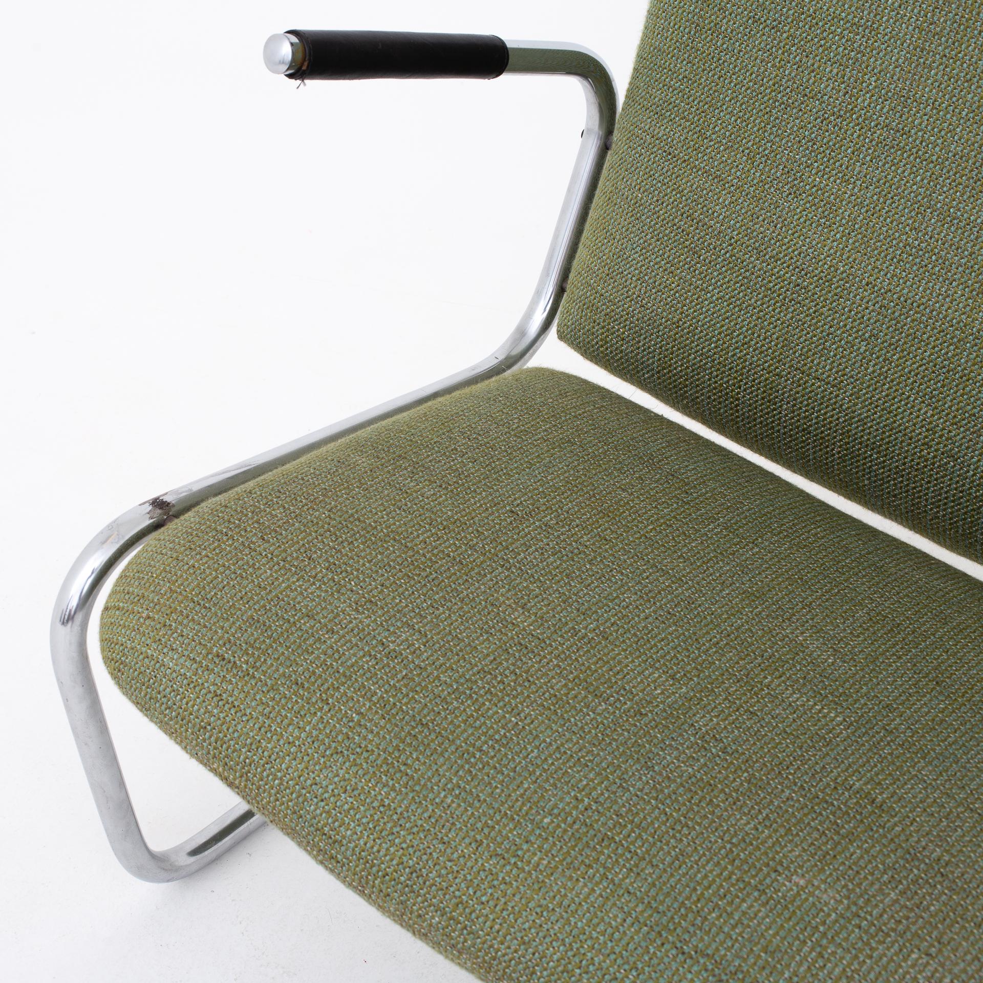 Pair of Easy Chairs by Preben Fabricius & Jørgen Kastholm In Good Condition For Sale In Copenhagen, DK