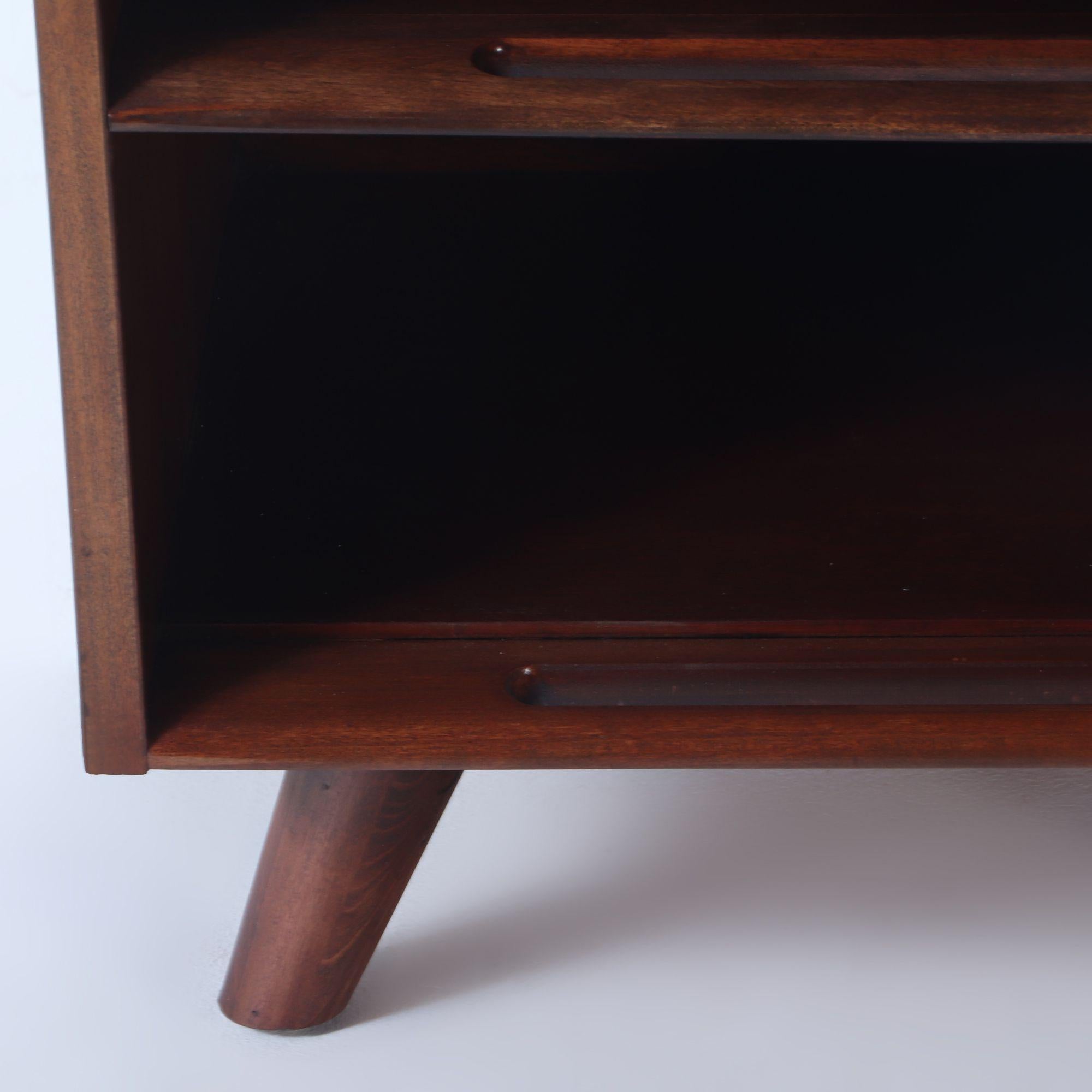 A pair of Edmond Spence style Nightstands 7