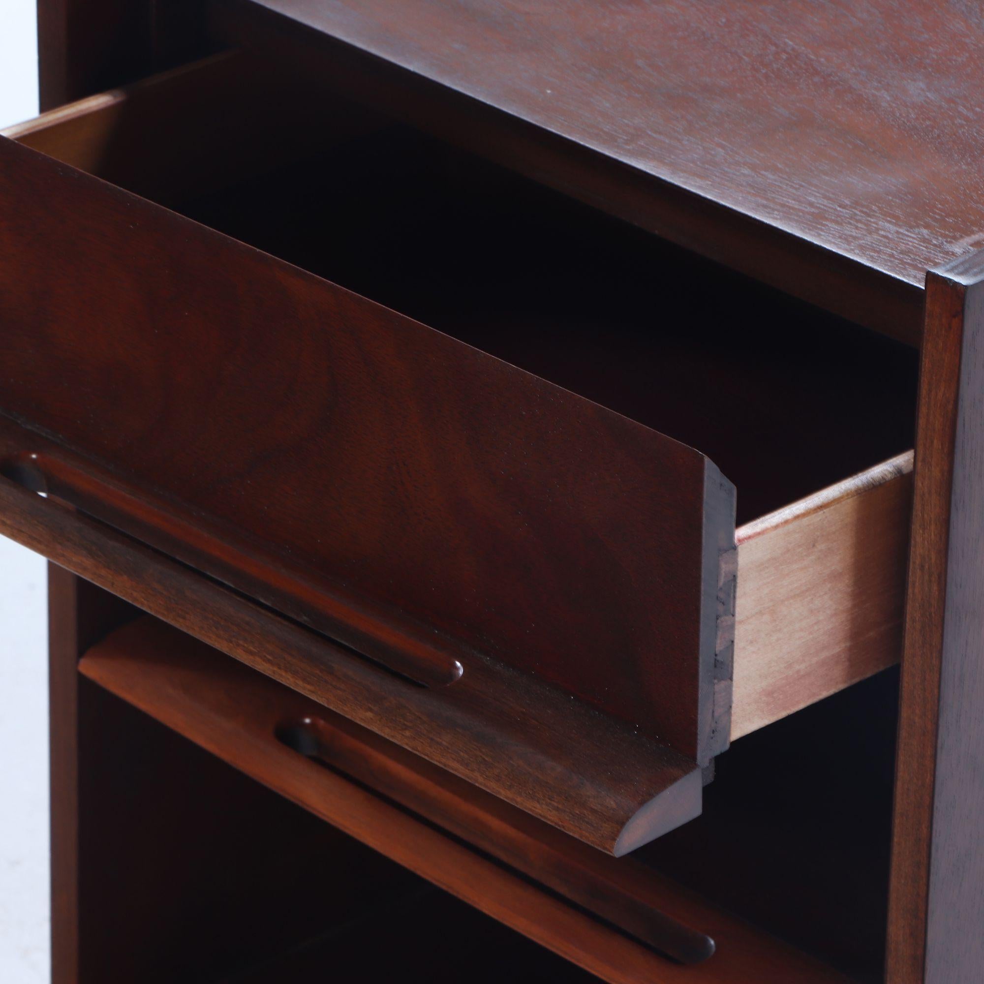 A pair of Edmond Spence style Nightstands 1