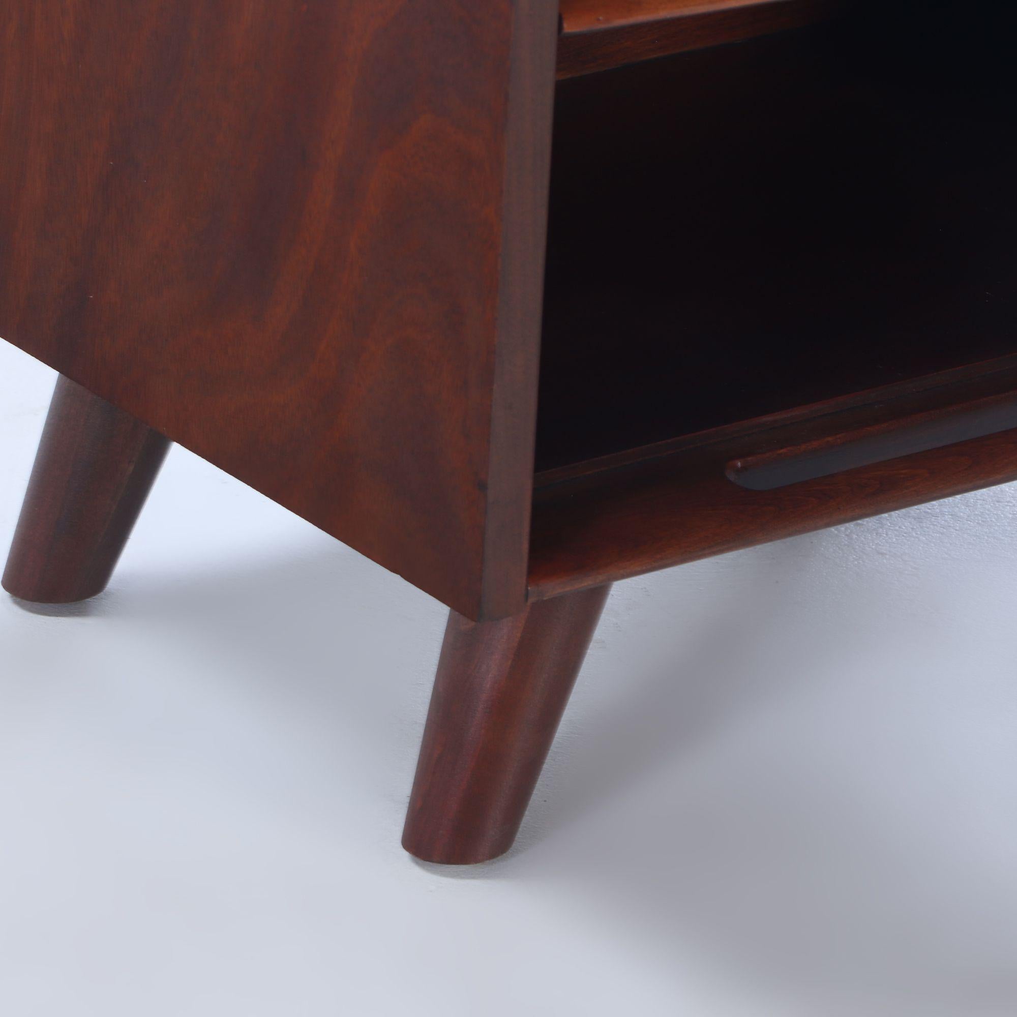 A pair of Edmond Spence style Nightstands 2