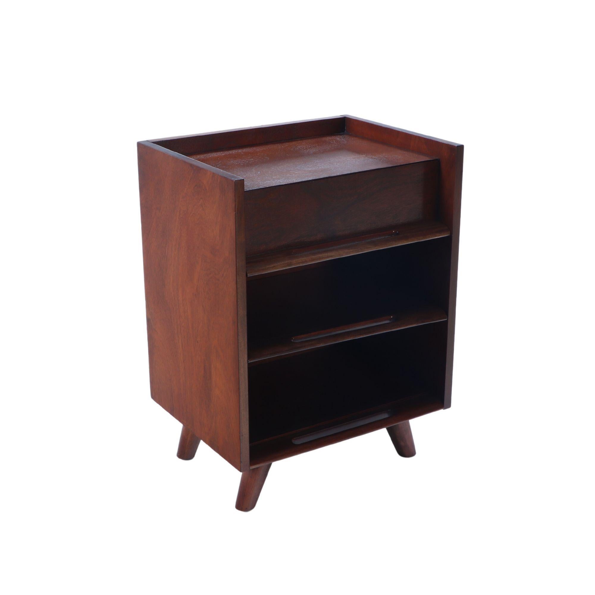 A pair of Edmond Spence style Nightstands 3