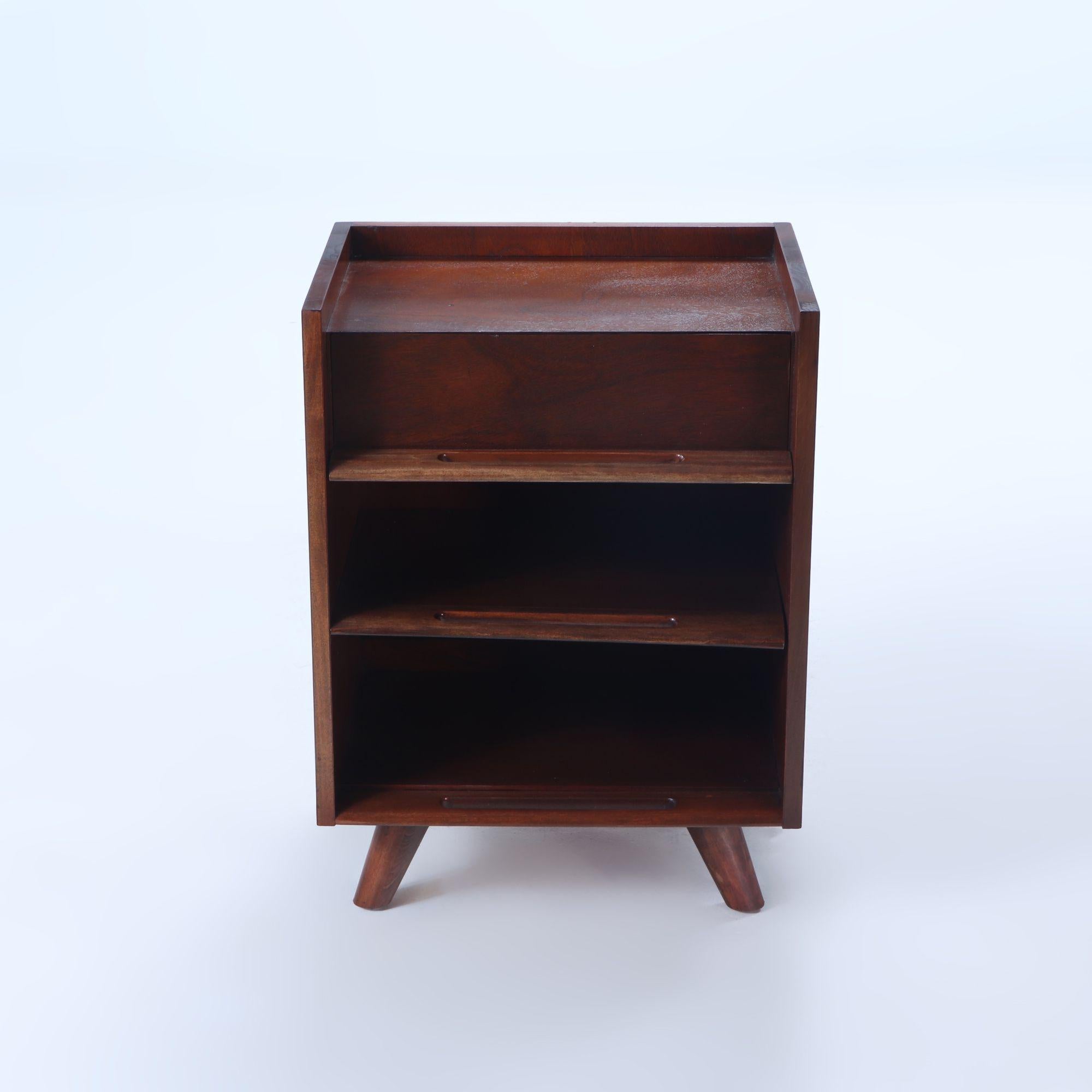 A pair of Edmond Spence style Nightstands 4