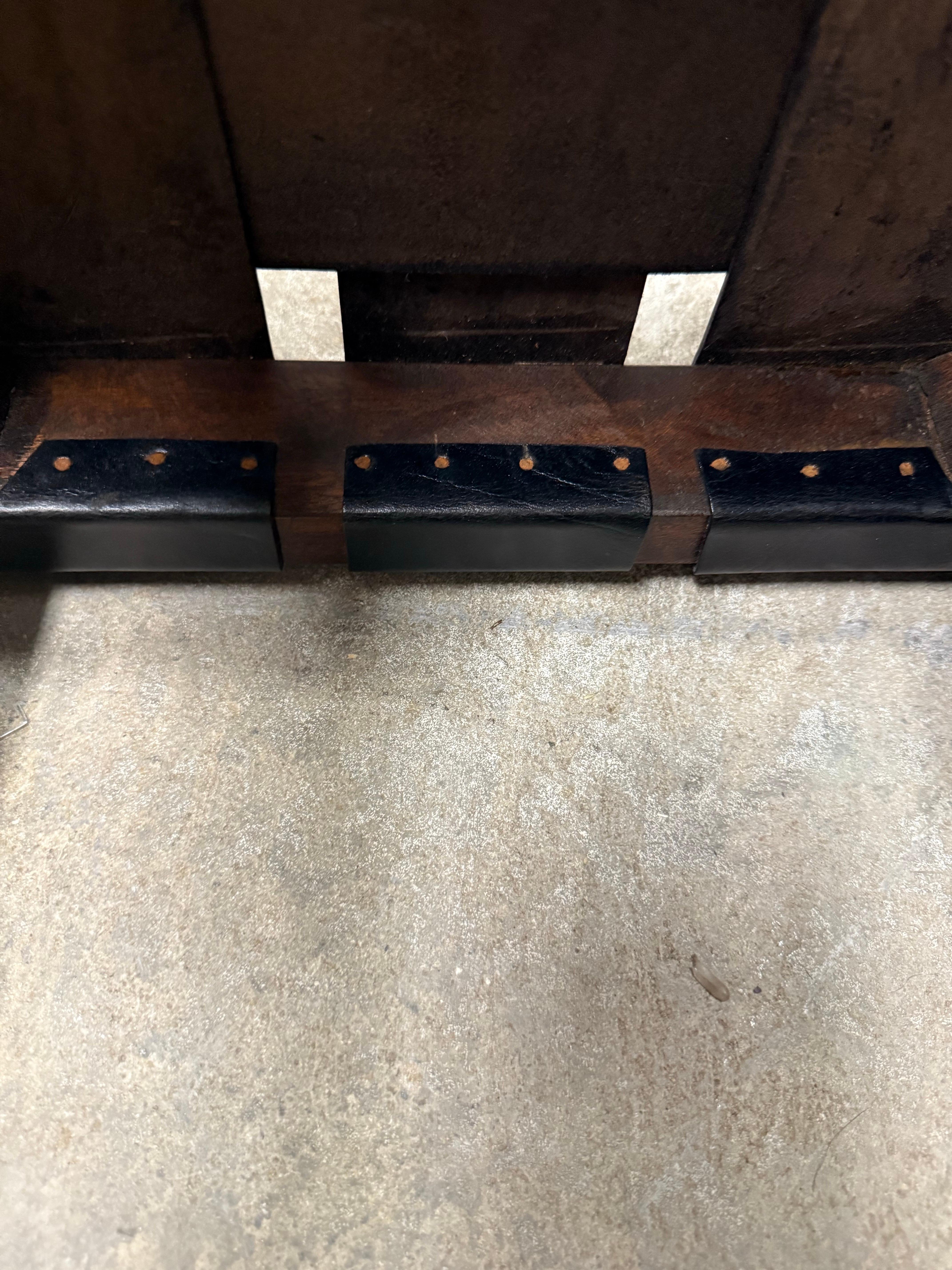 Paire de tabourets à lanières en cuir Edmund J. Spence en vente 3