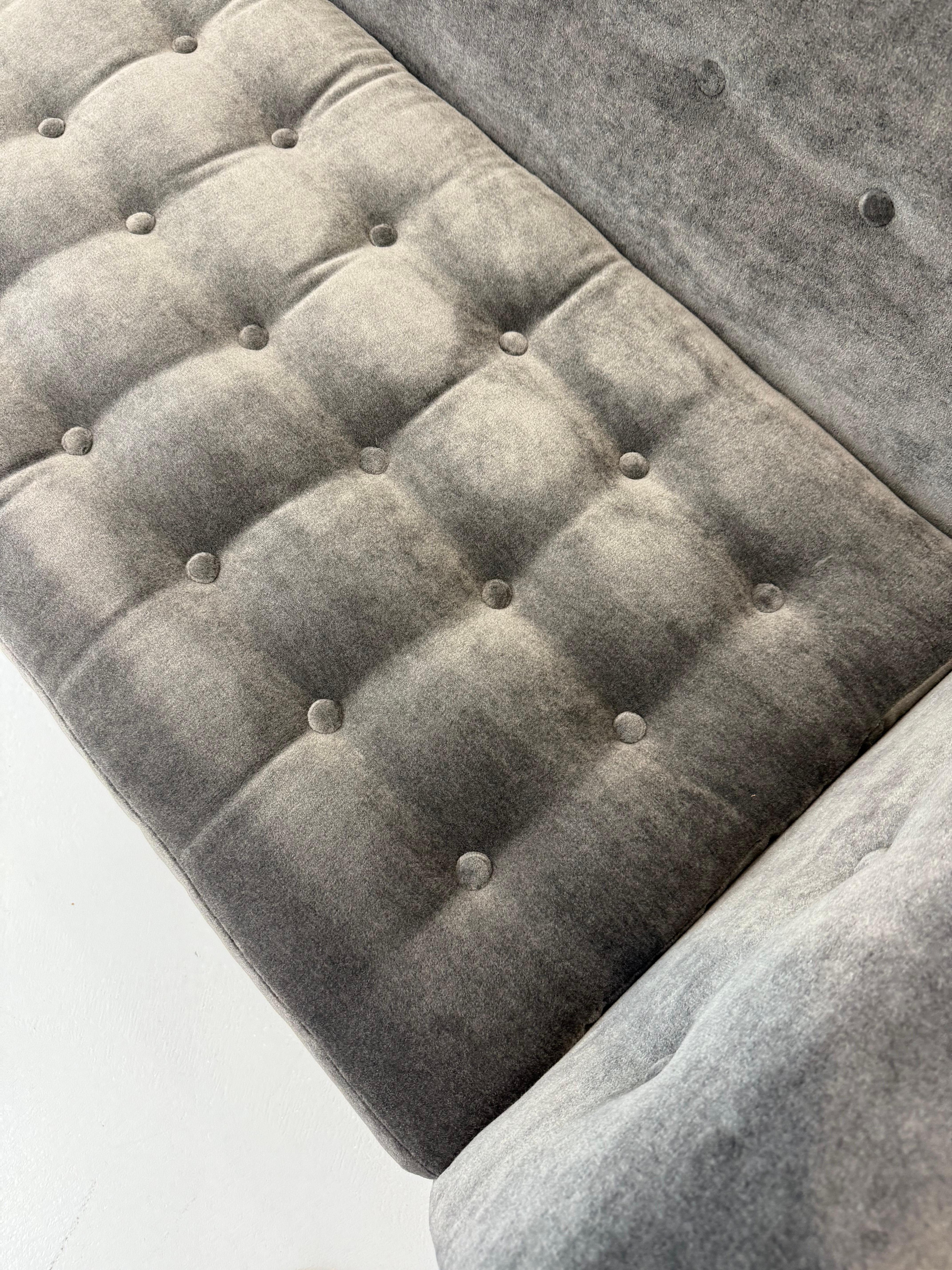 A Pair of Edward Wormley for Dunbar Model 655 Sofas in Grey Mohair Velvet For Sale 2