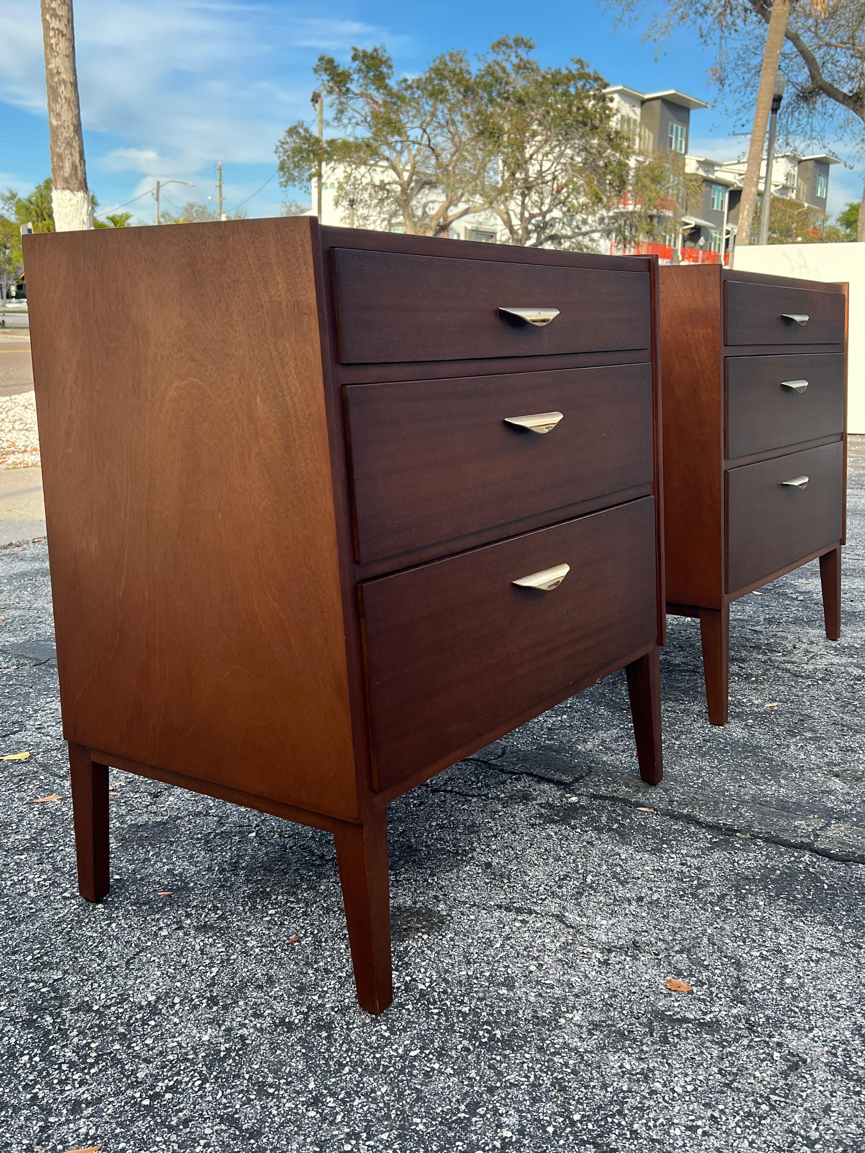 Coppia di comò a ribalta Edward Wormley per Dunbar, anni '50 ca. In condizioni buone in vendita a St.Petersburg, FL