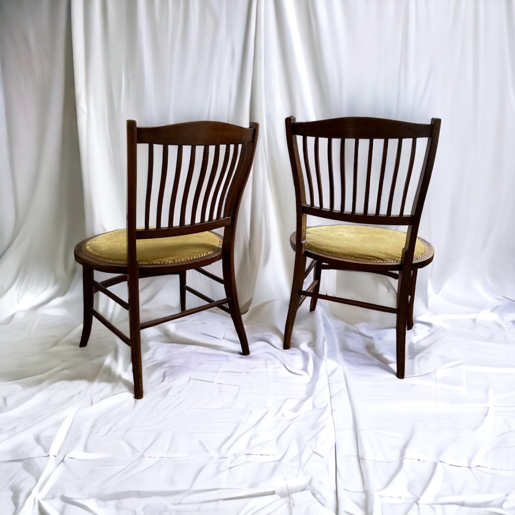 Paire de chaises de salon édouardiennes anciennes en acajou à base ovale Bon état - En vente à Bishop's Stortford, GB