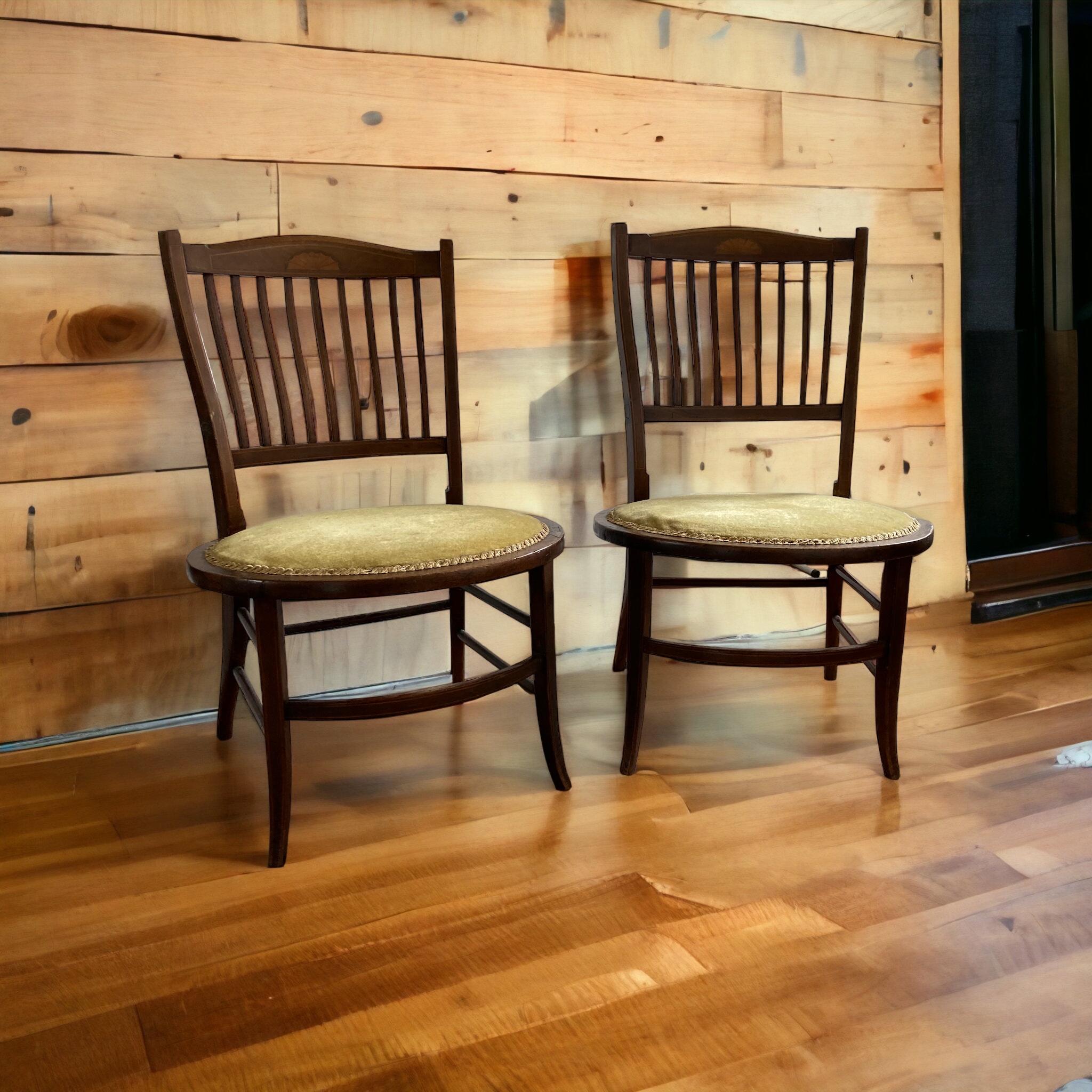 A pair of Edwardian Antique Mahogany Oval based hall chairs For Sale 1
