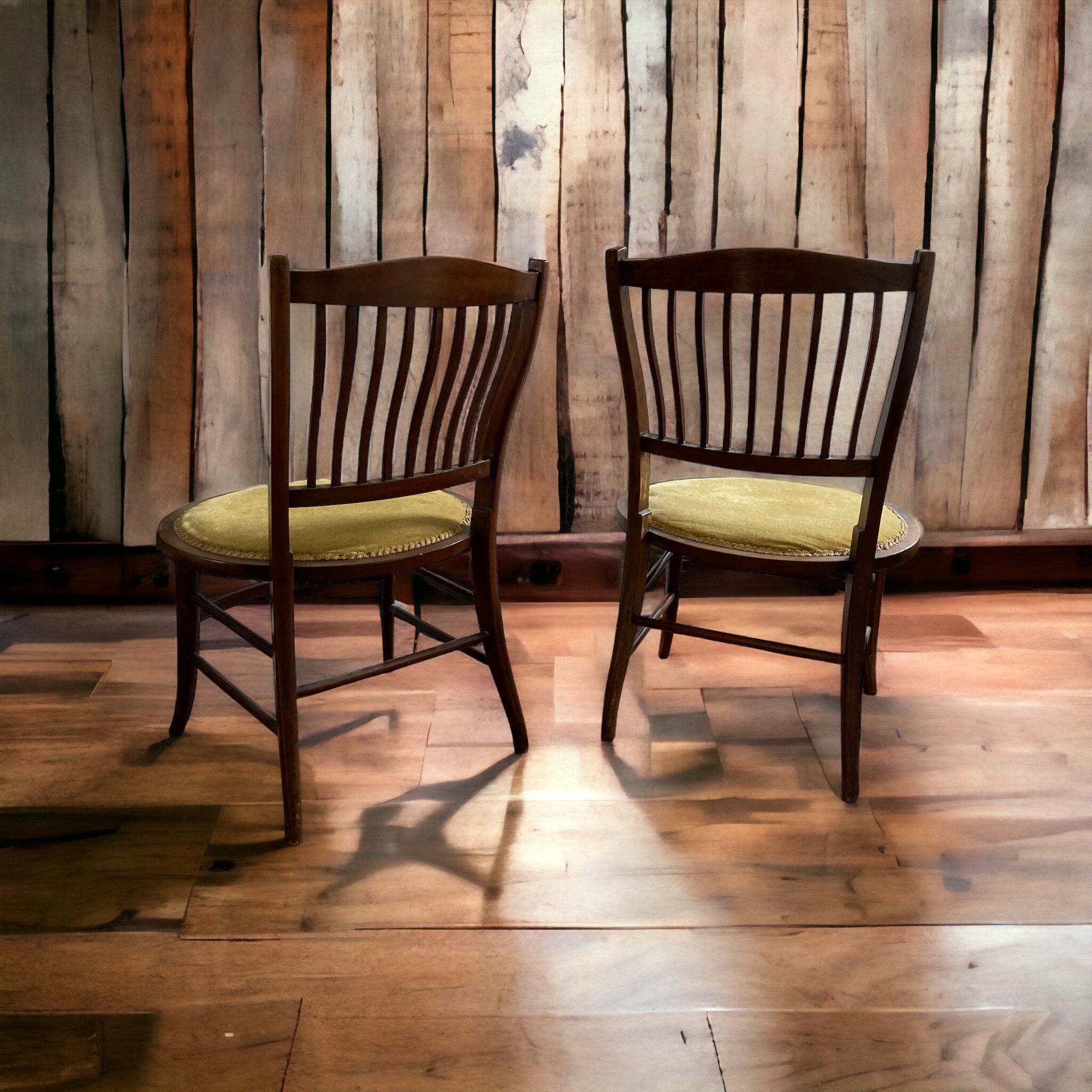 Acajou Paire de chaises de salon édouardiennes anciennes en acajou à base ovale en vente