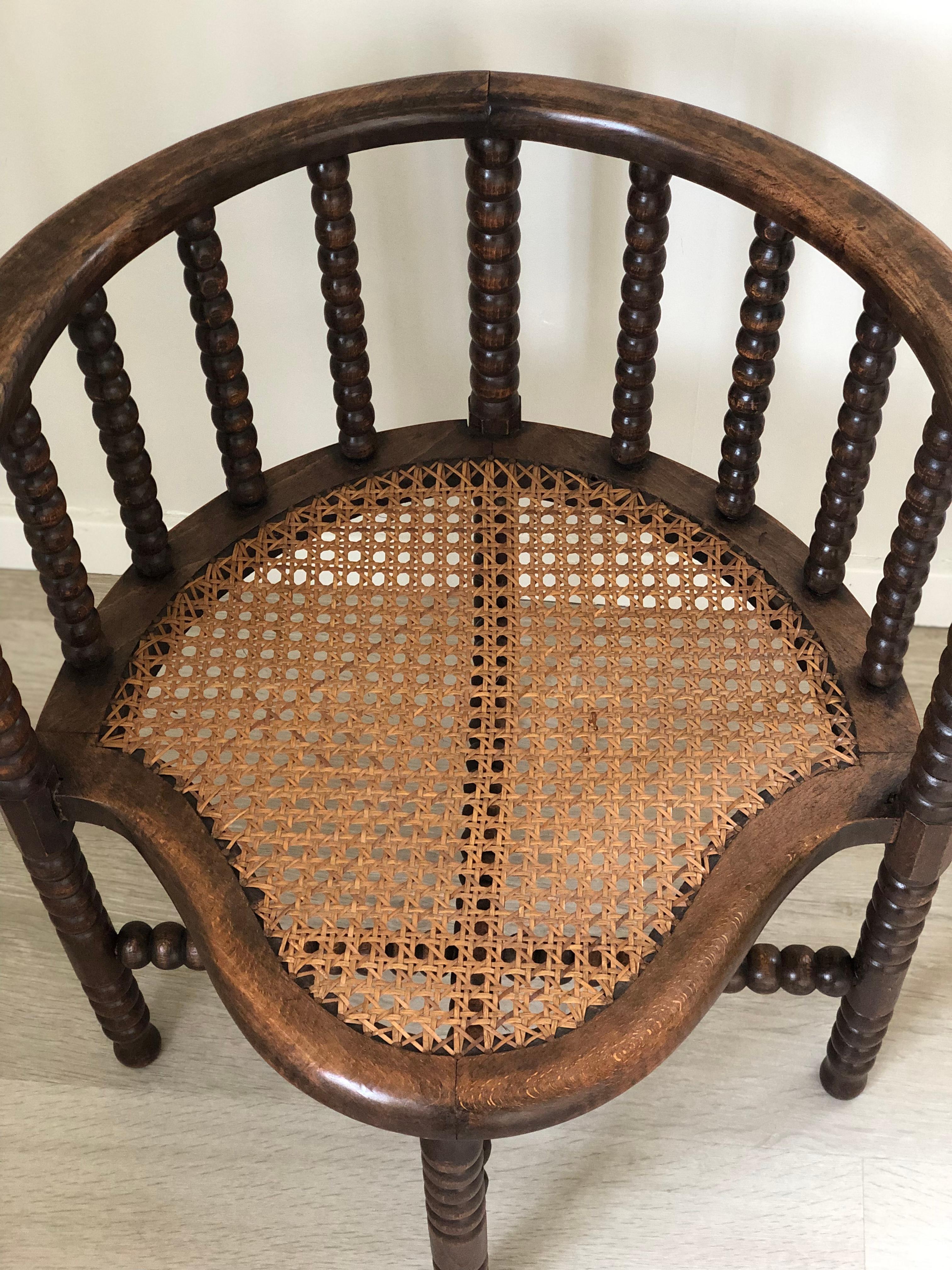 Fatto a mano Coppia di poltrone Edwardian Bobbin con sedile in canne Inizio XX secolo in vendita