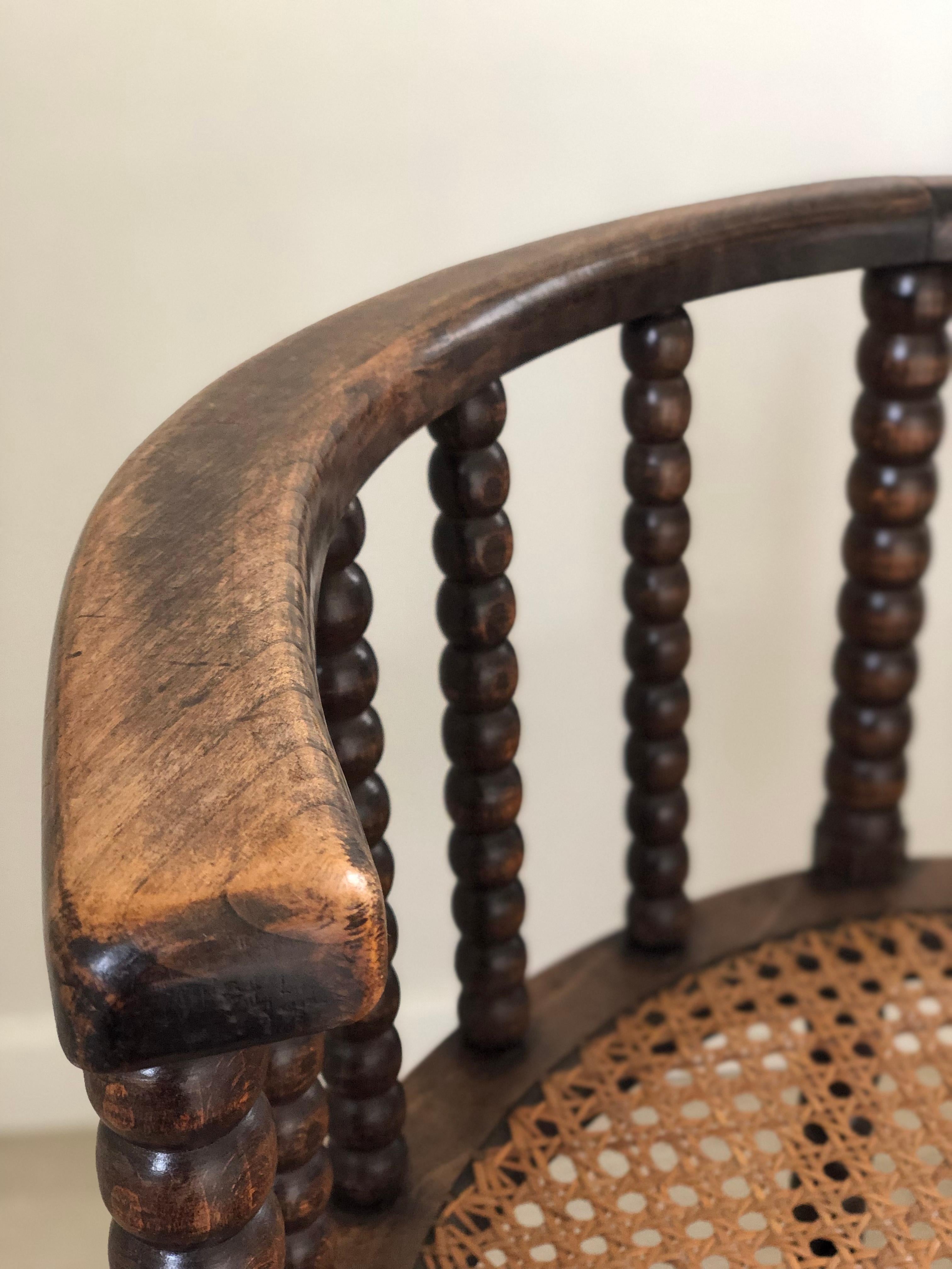 Coppia di poltrone Edwardian Bobbin con sedile in canne Inizio XX secolo In condizioni buone in vendita a Sakskøbing, DK