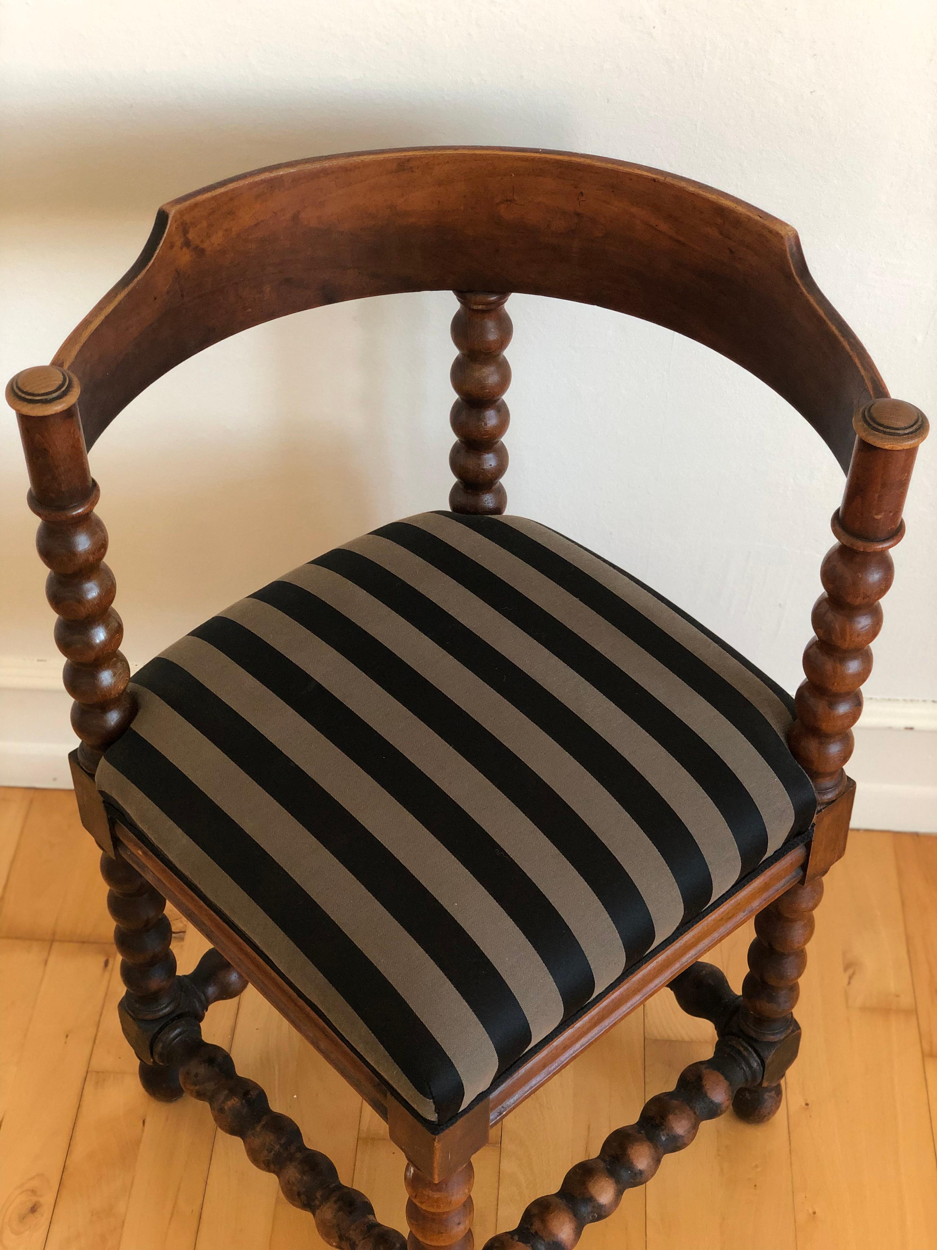 A Pair of Edwardian Bobbin Corner Chairs With Fabric Early 20th Century For Sale 1