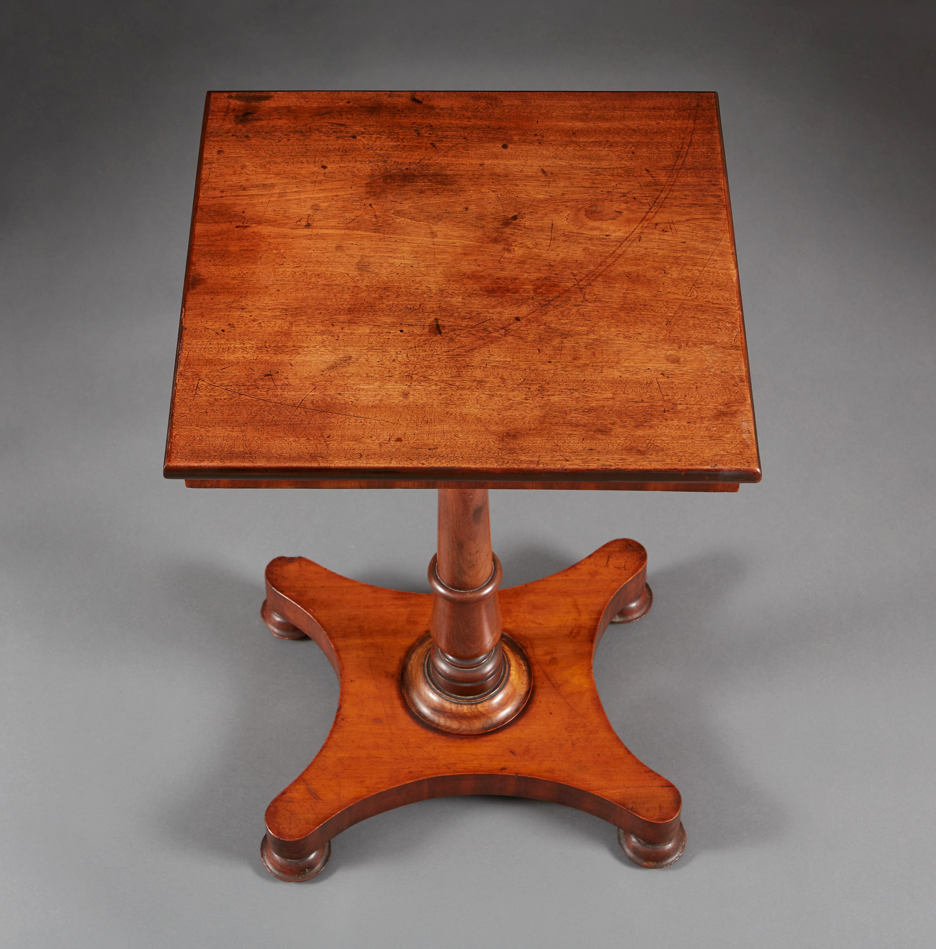 Pair of Edwardian Mahogany Occasional Tables In Good Condition In London, GB