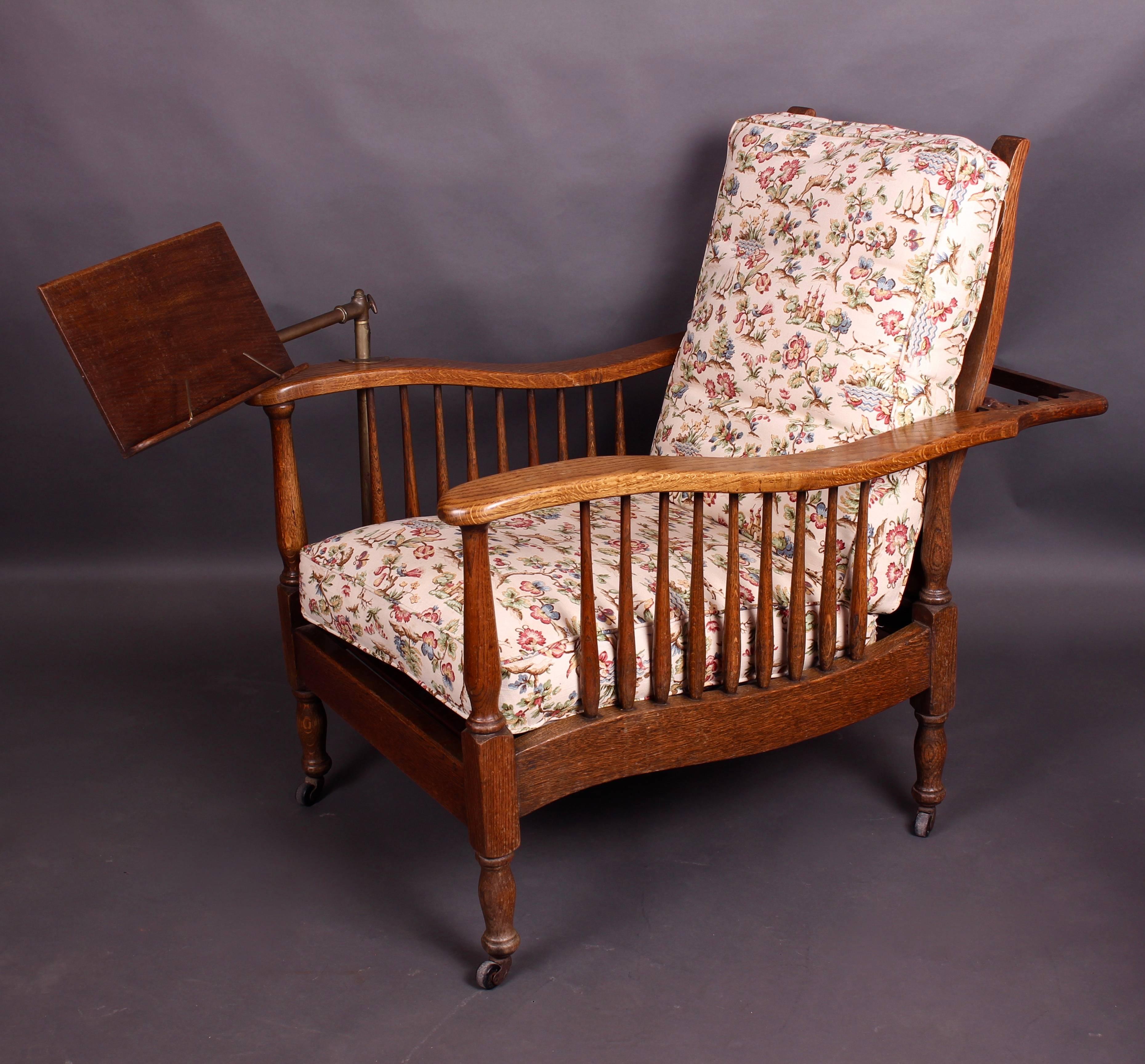 20th Century Pair of Edwardian Oak Steamer Chairs, One with a Carters Patent Reading Stand